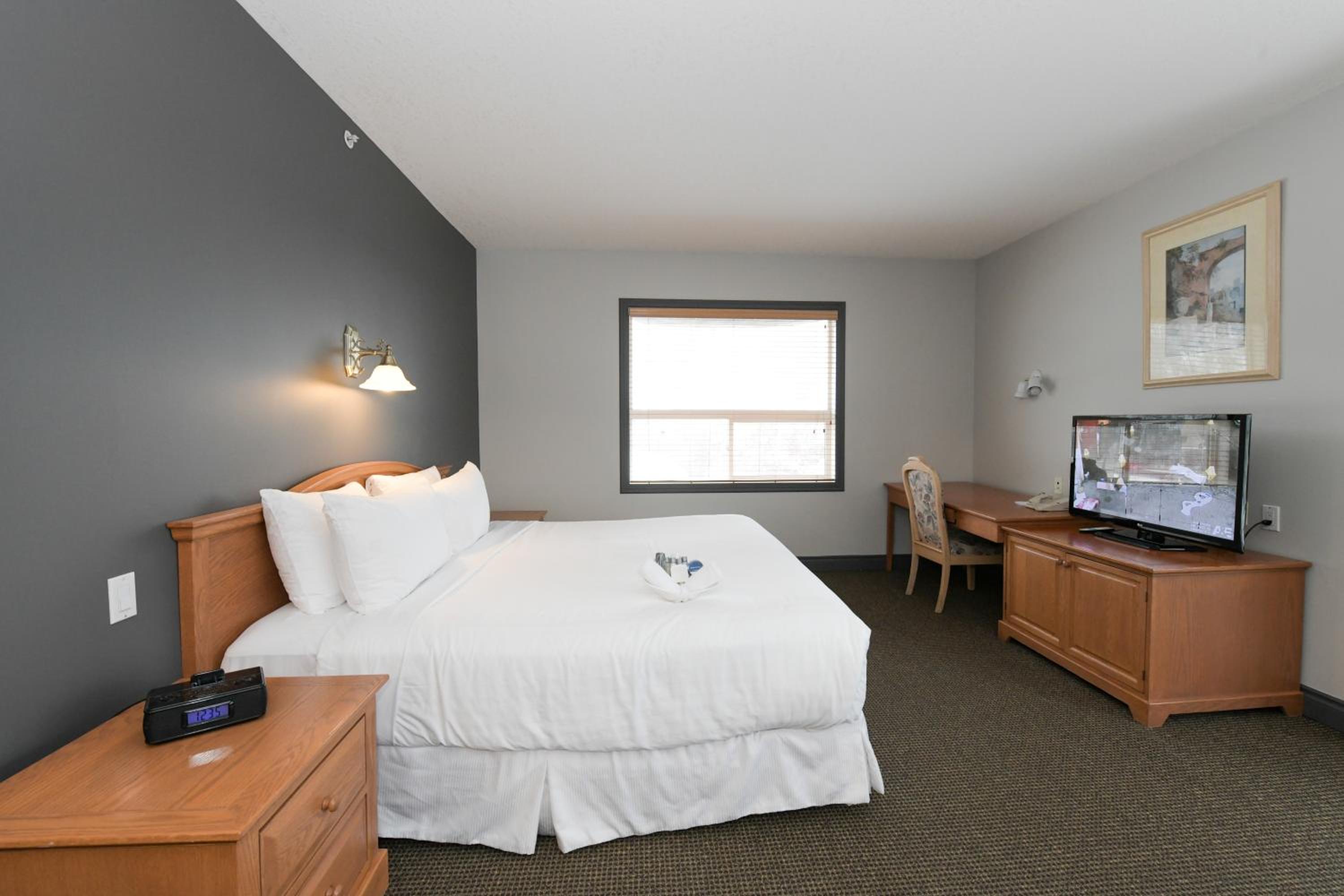Deluxe King Room photo 1