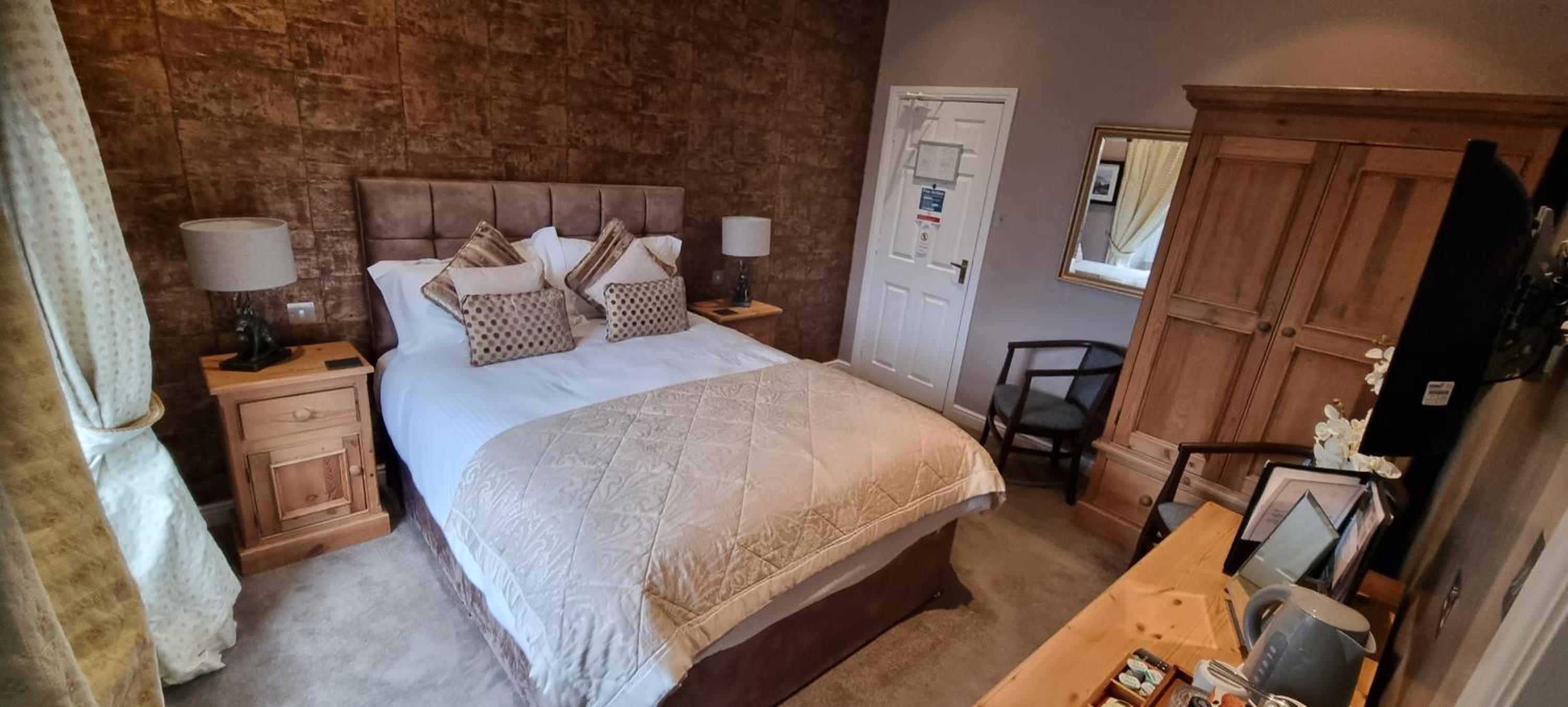 Luxury Room with Spa Bath - Photo 19