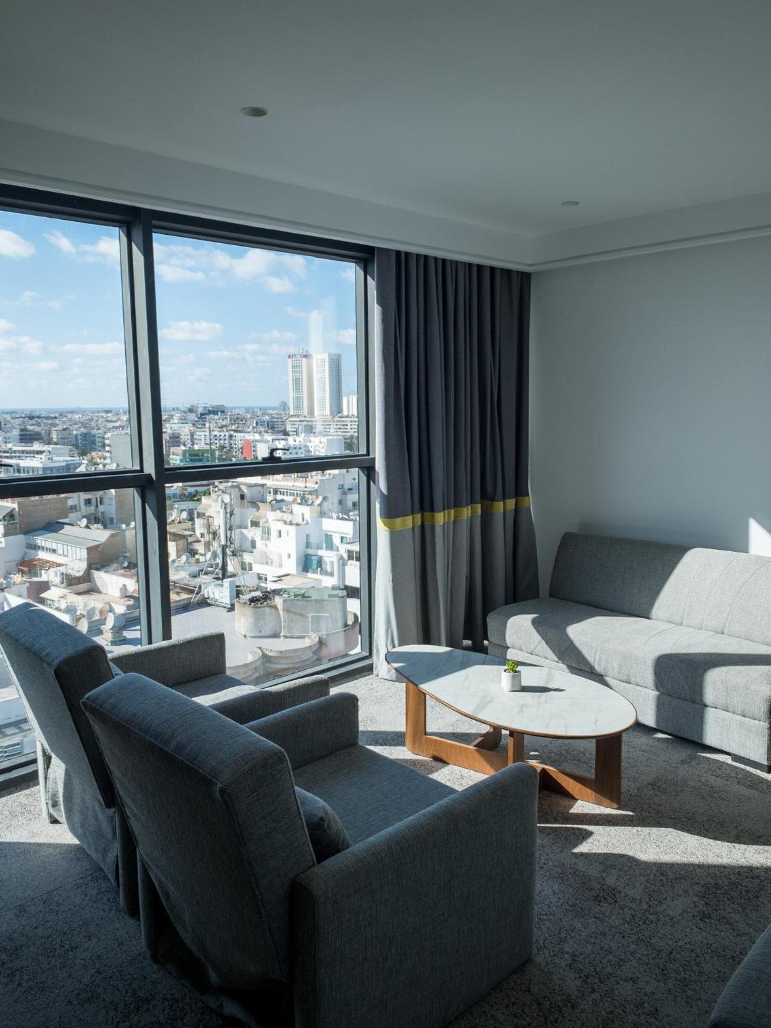 Executive Suite - Photo 1