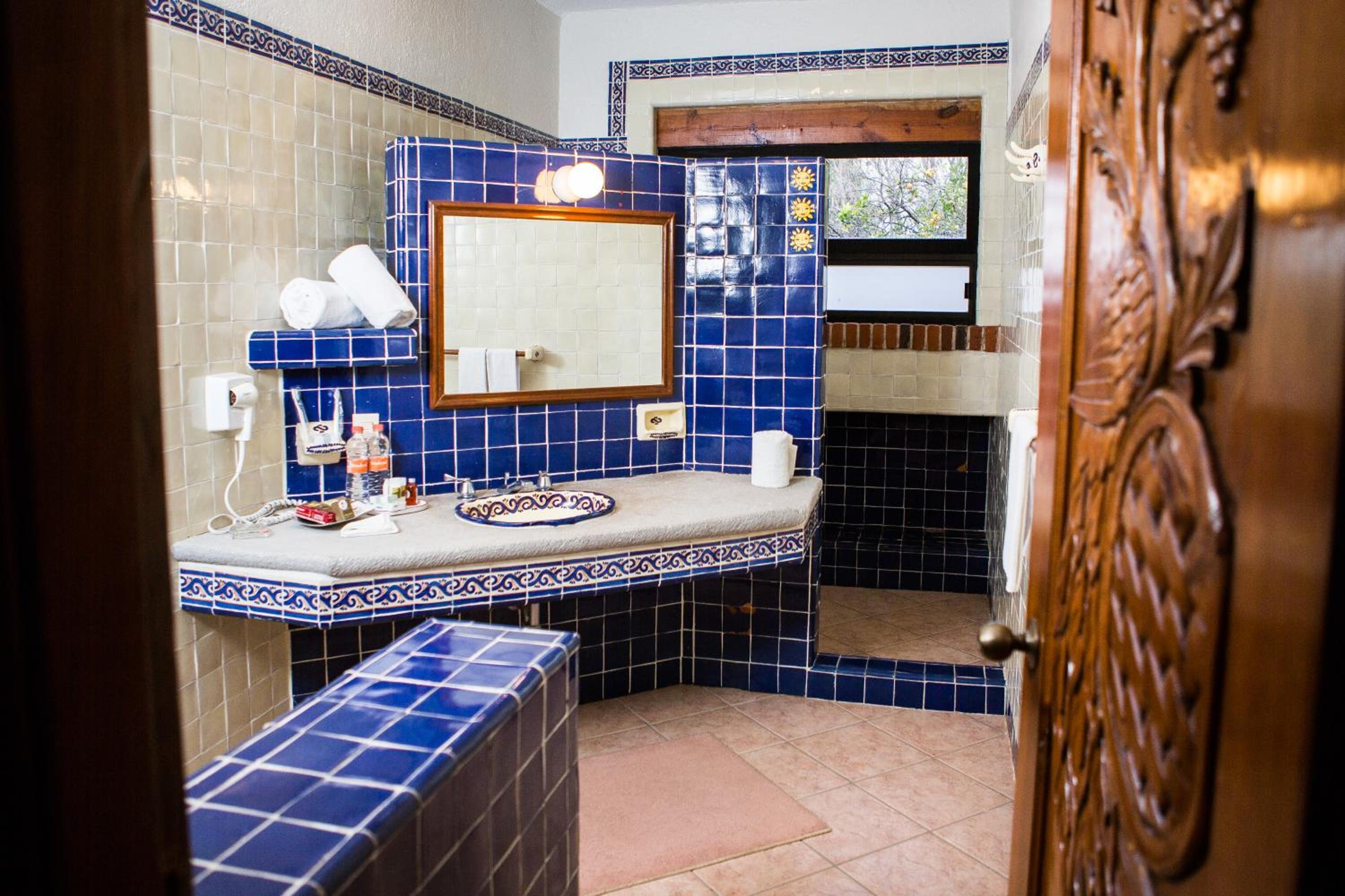 Deluxe Queen Room - Photo 2