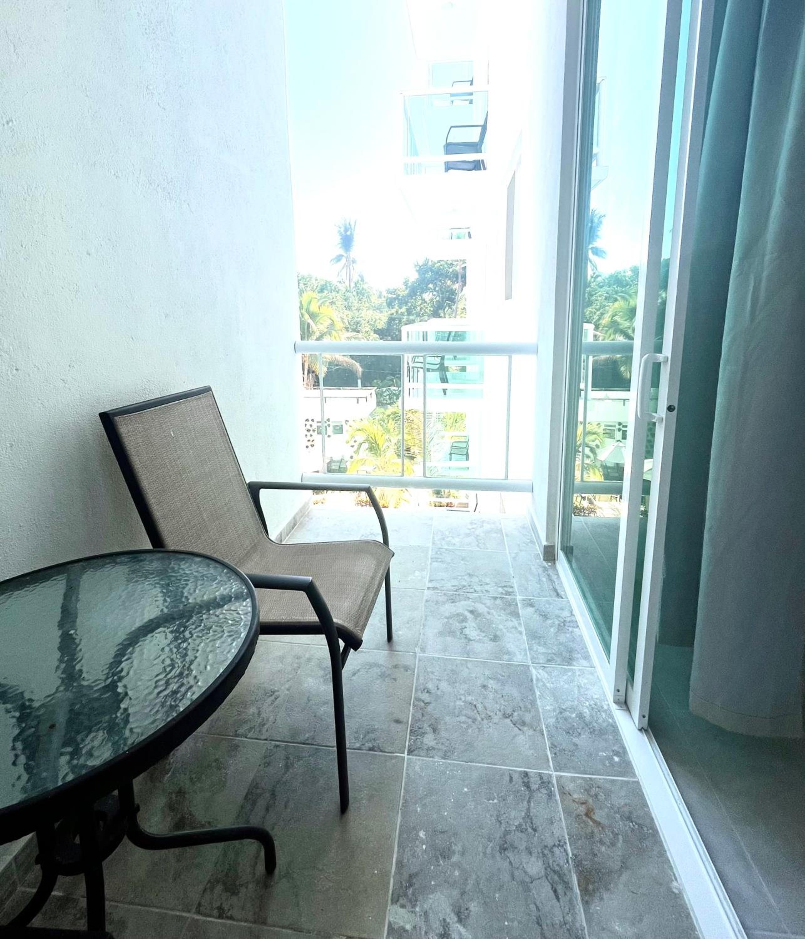 King Suite with Pool View photo 3