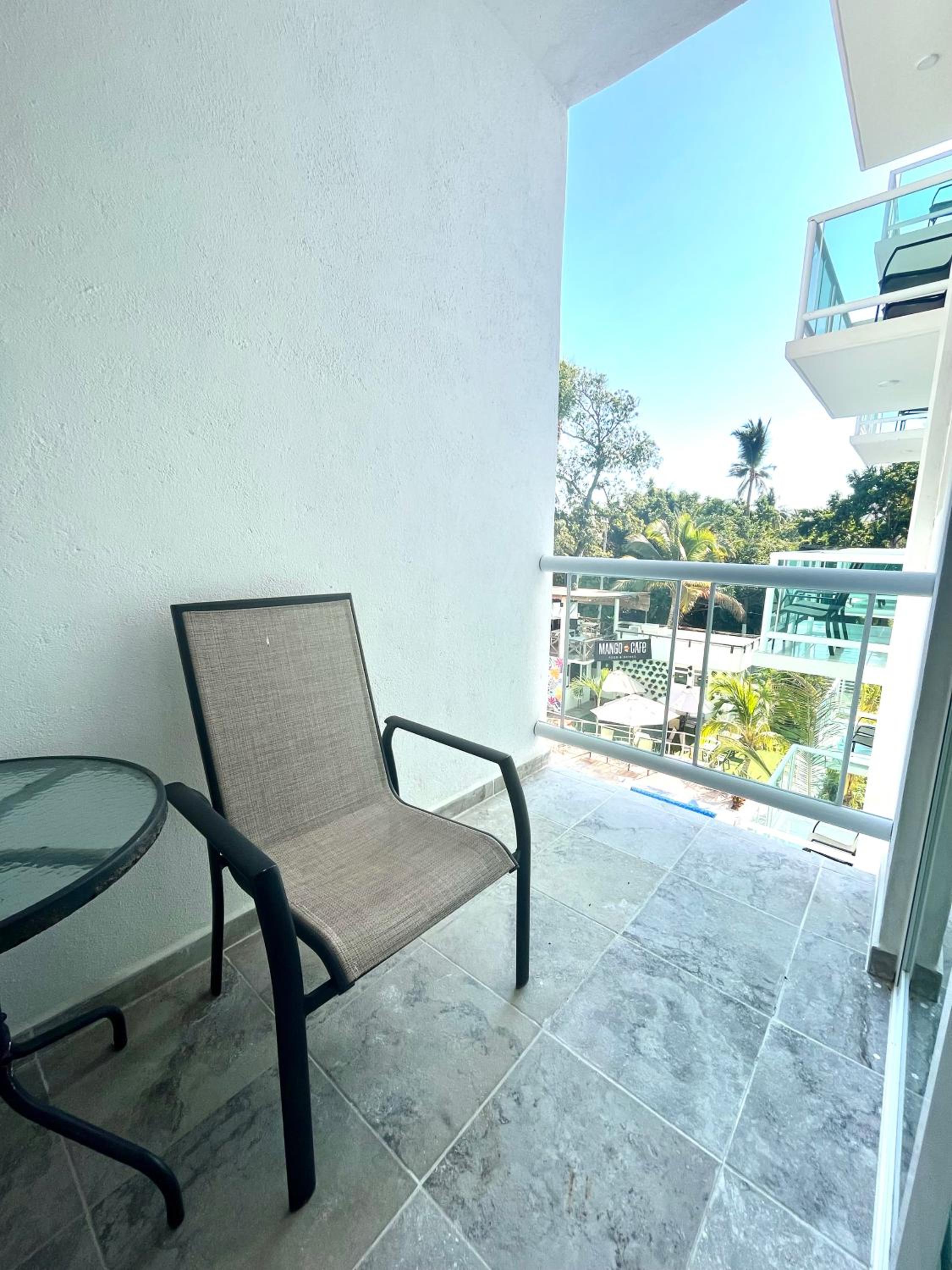 King Suite with Pool View photo 2