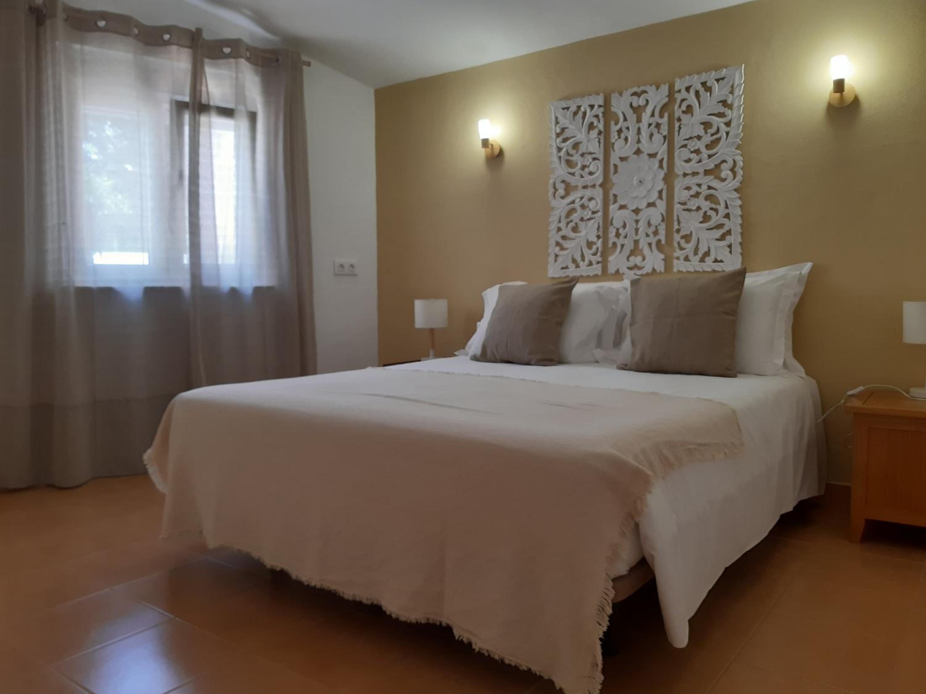 One-Bedroom Apartment - Photo 1