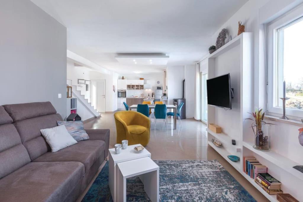 Three-Bedroom Villa photo 1