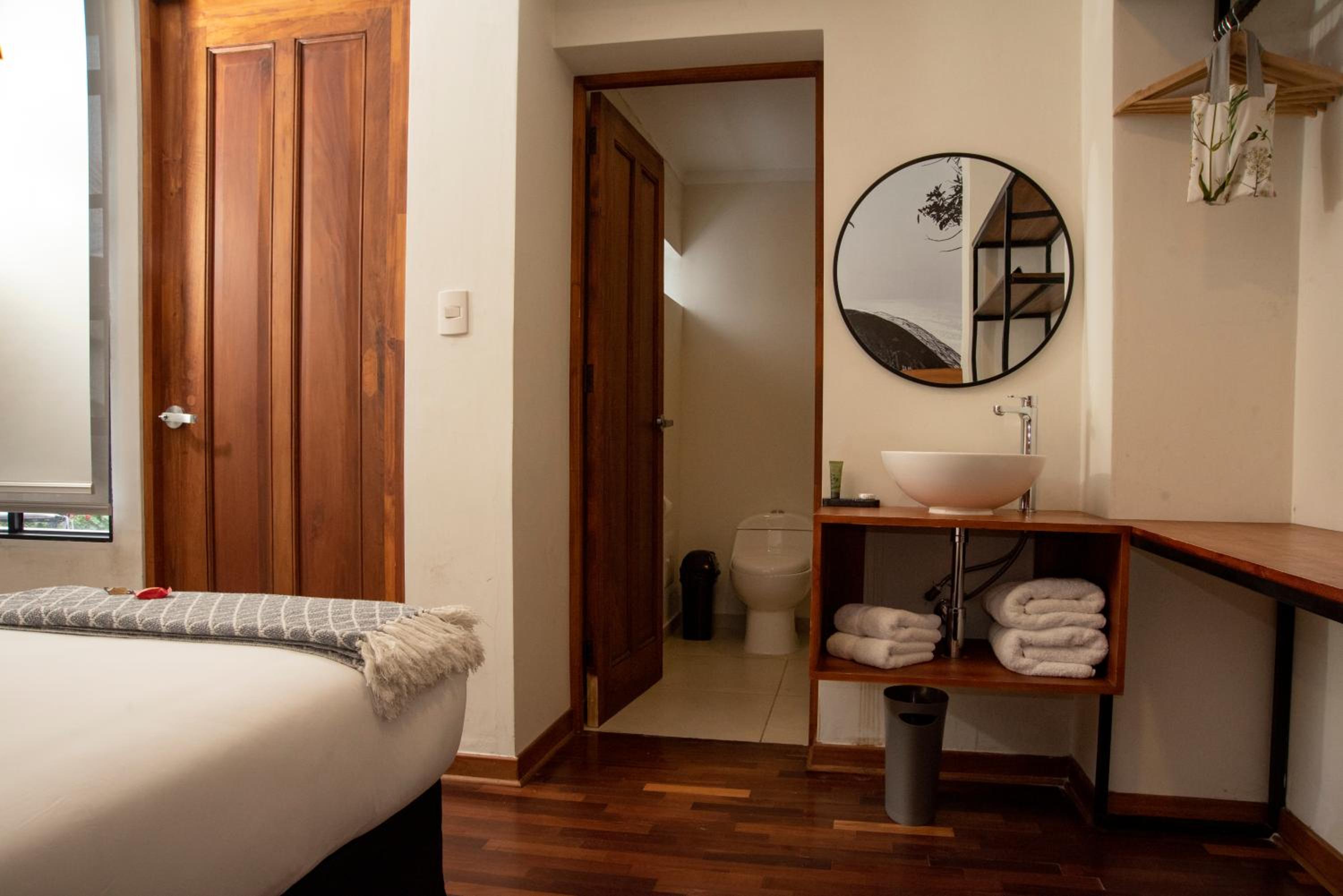Queen Room - Photo 9