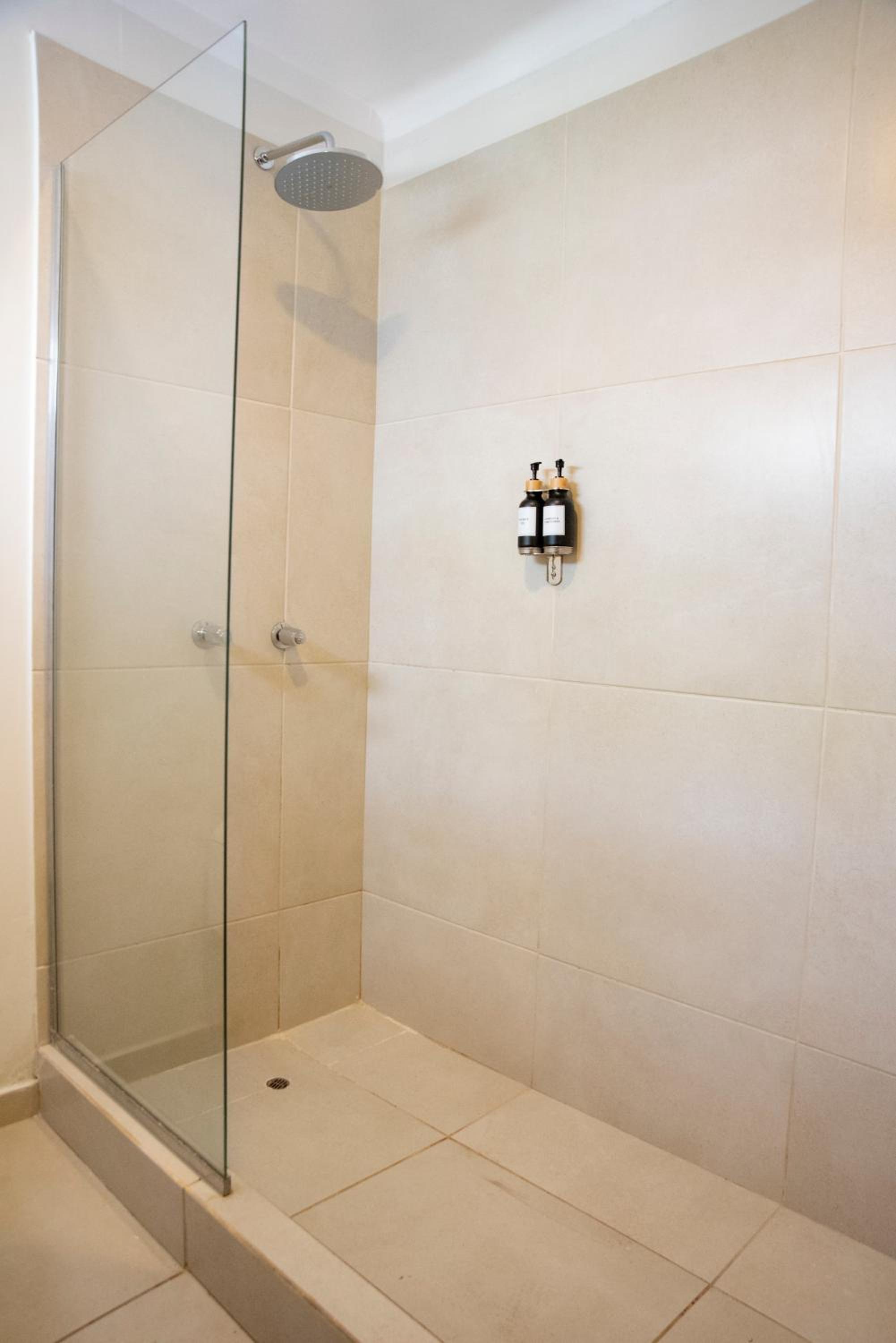 Queen Room - Photo 11