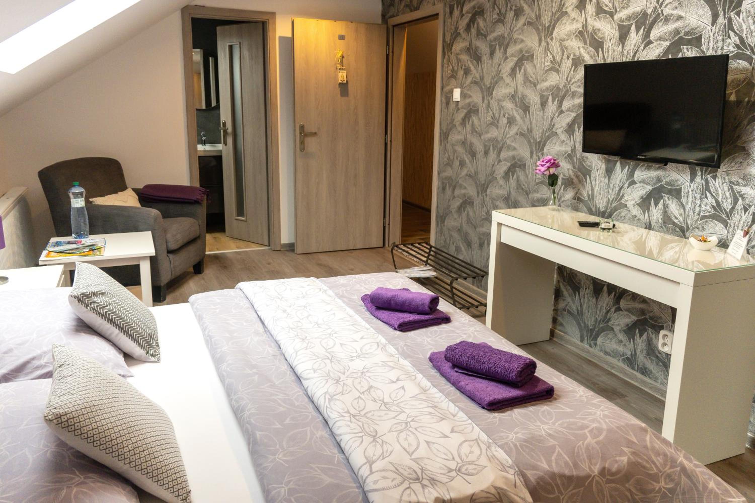 Standard Double Room with Mountain View