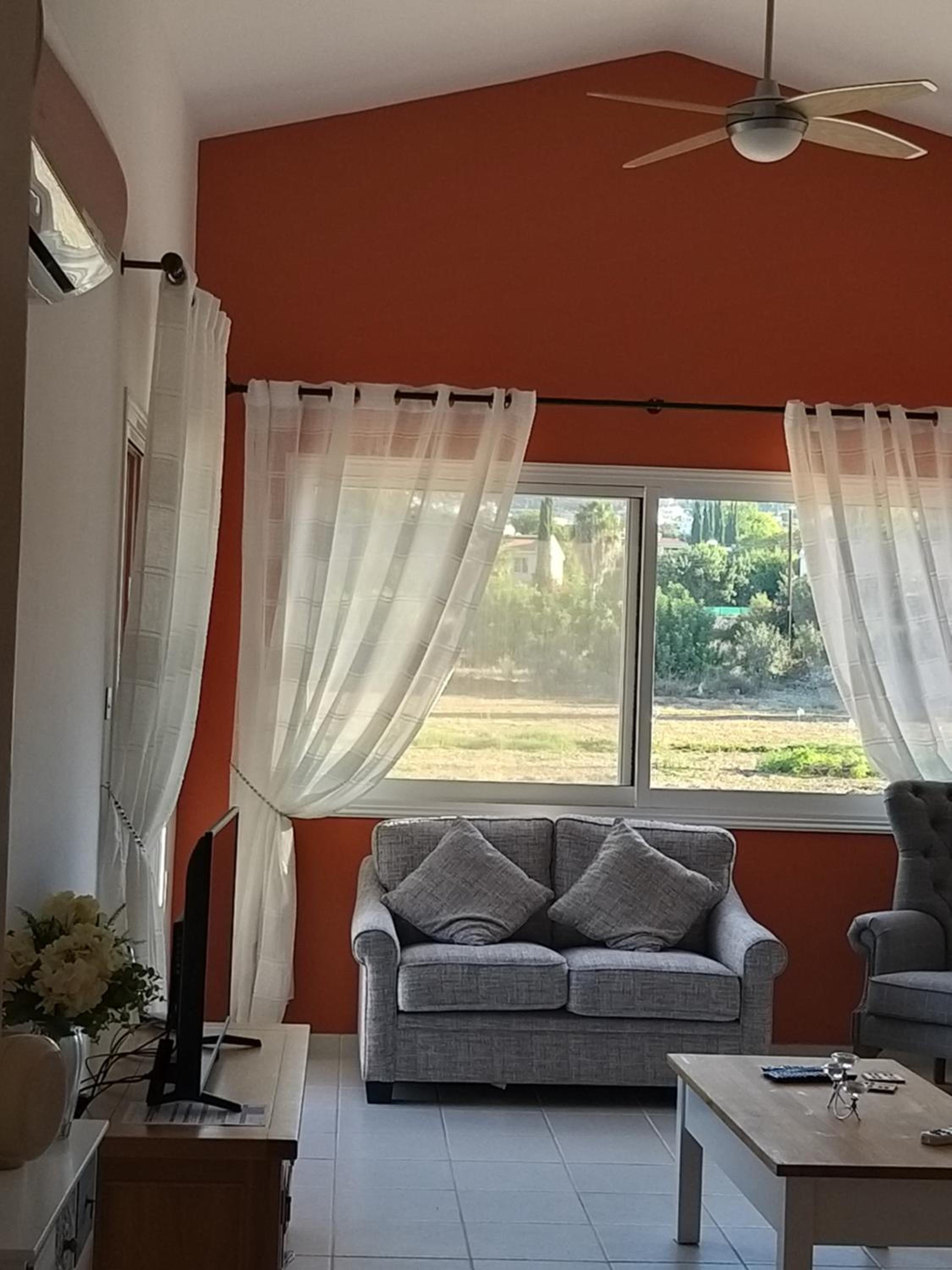 Apartment with Mountain View