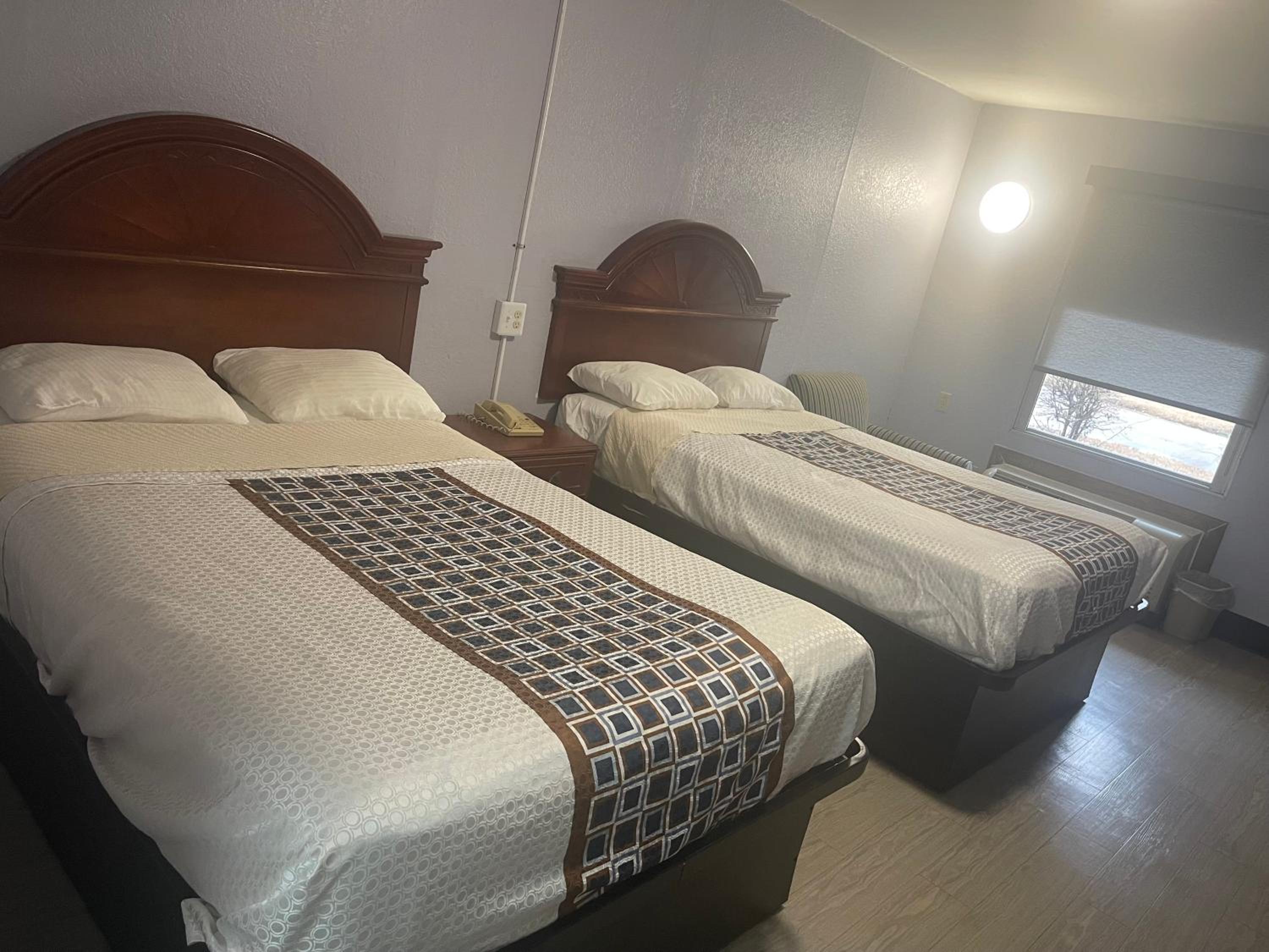Economy Double Room photo 2