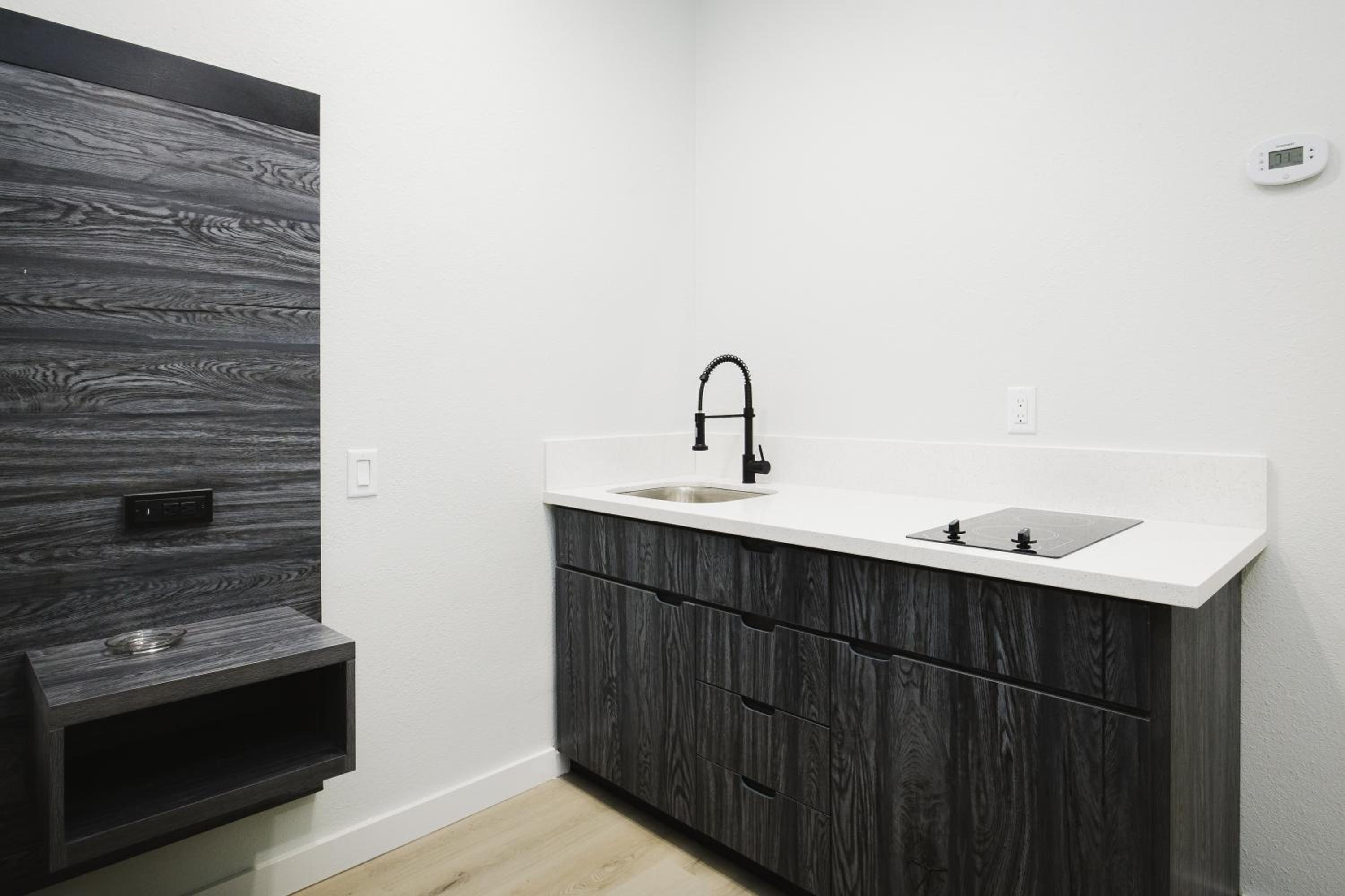King Room with Kitchenette - Photo 26