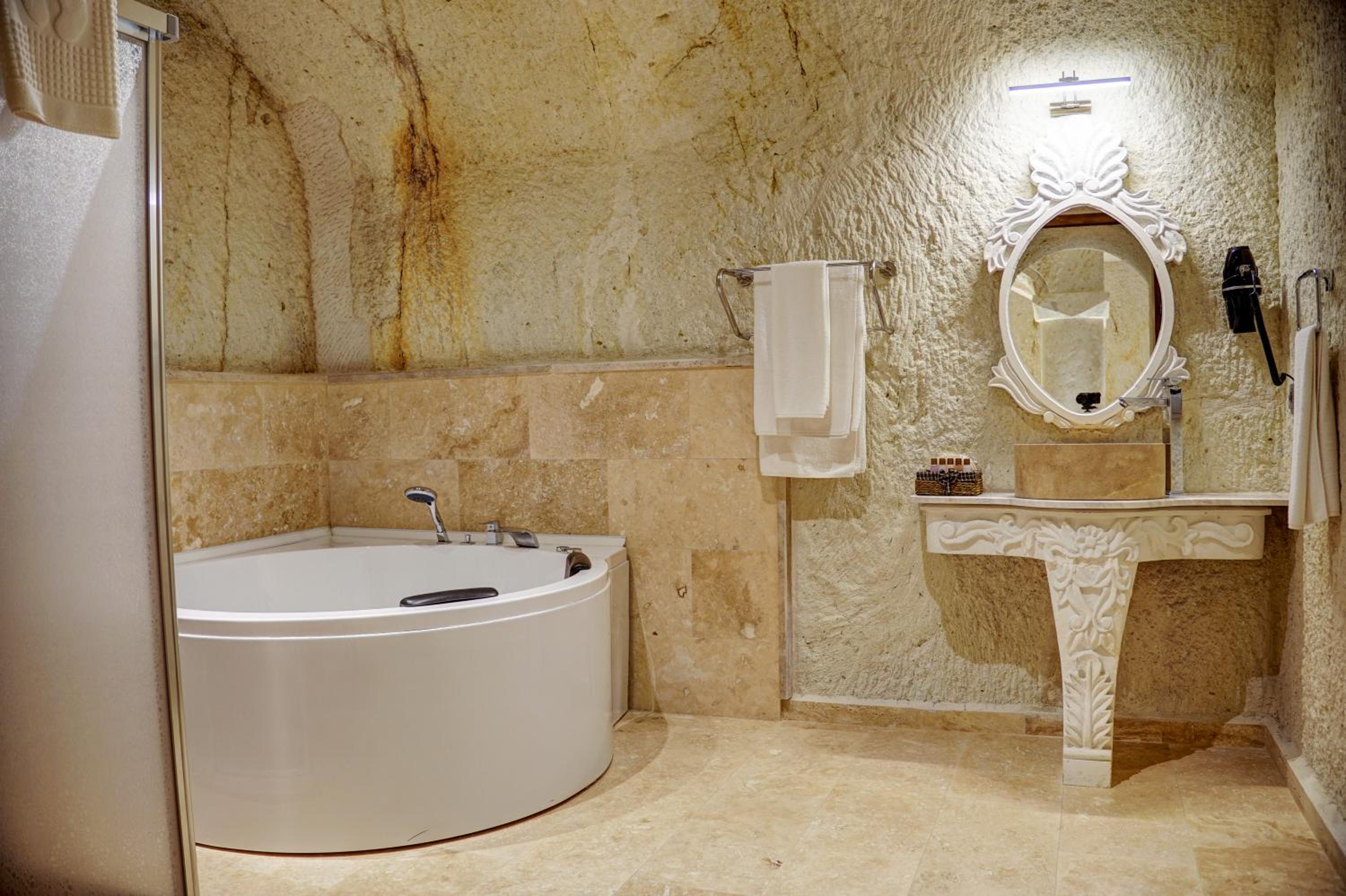 Queen Suite - Photo 5