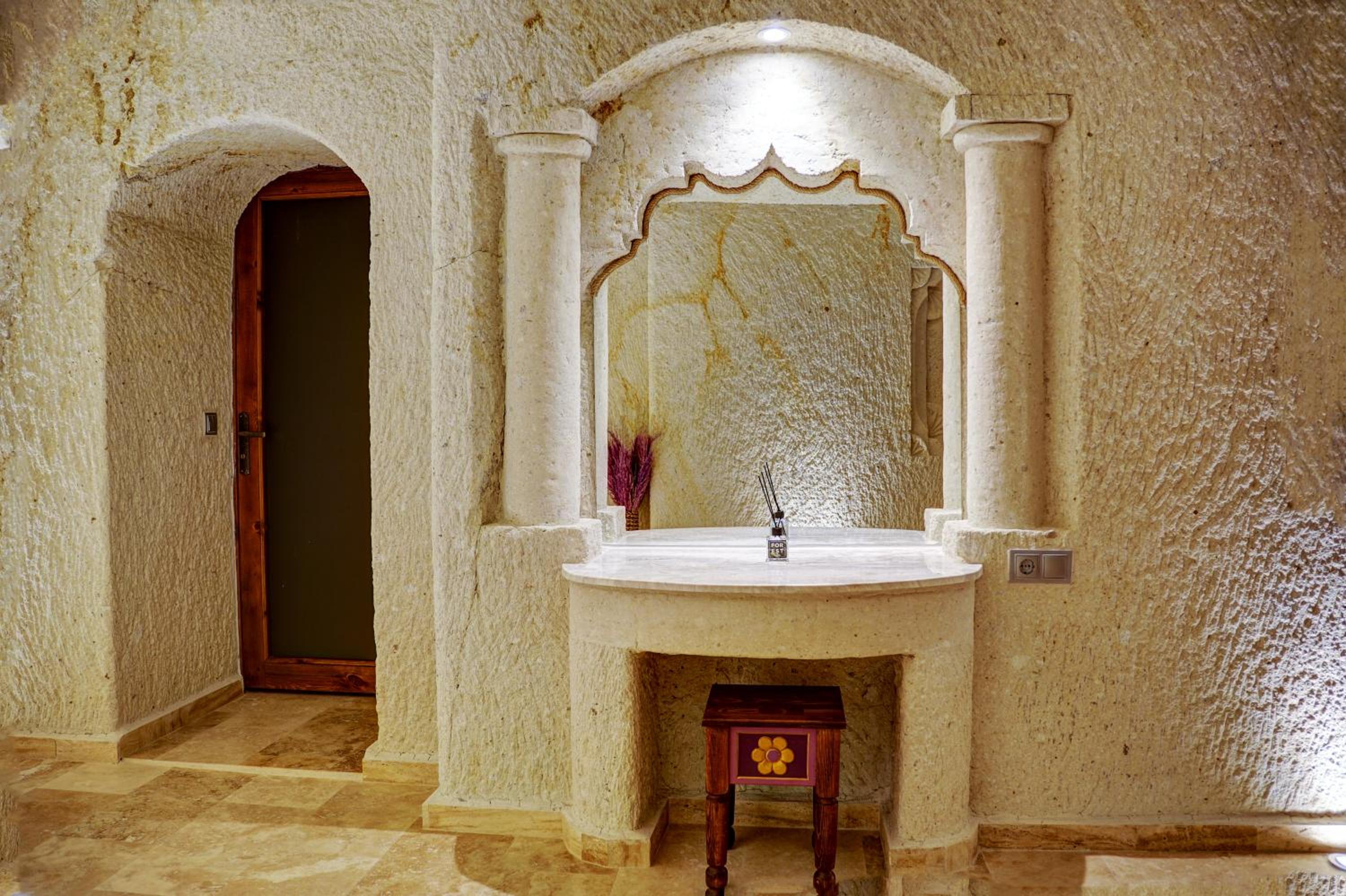 Queen Suite - Photo 2