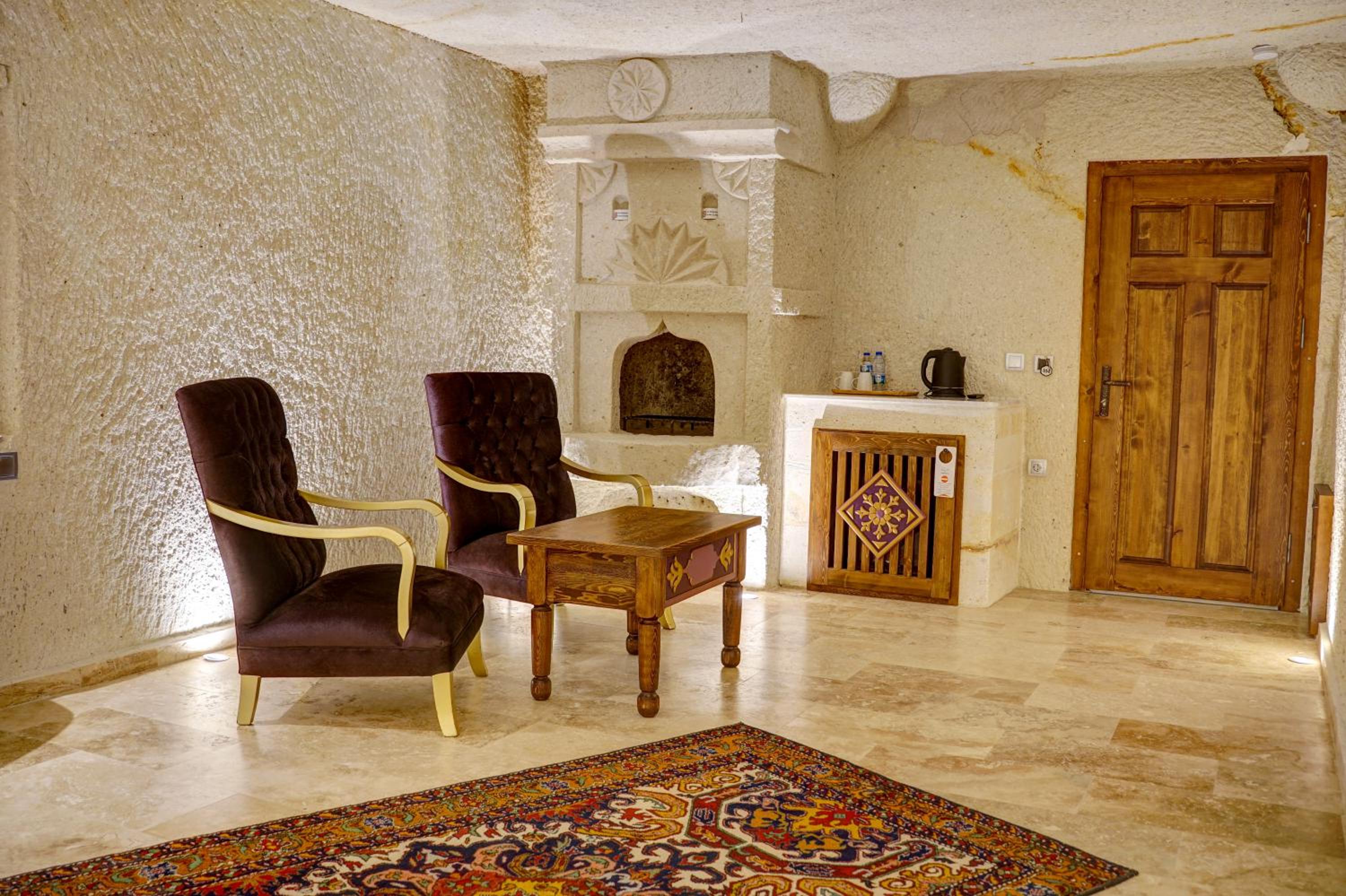 Queen Suite - Photo 8