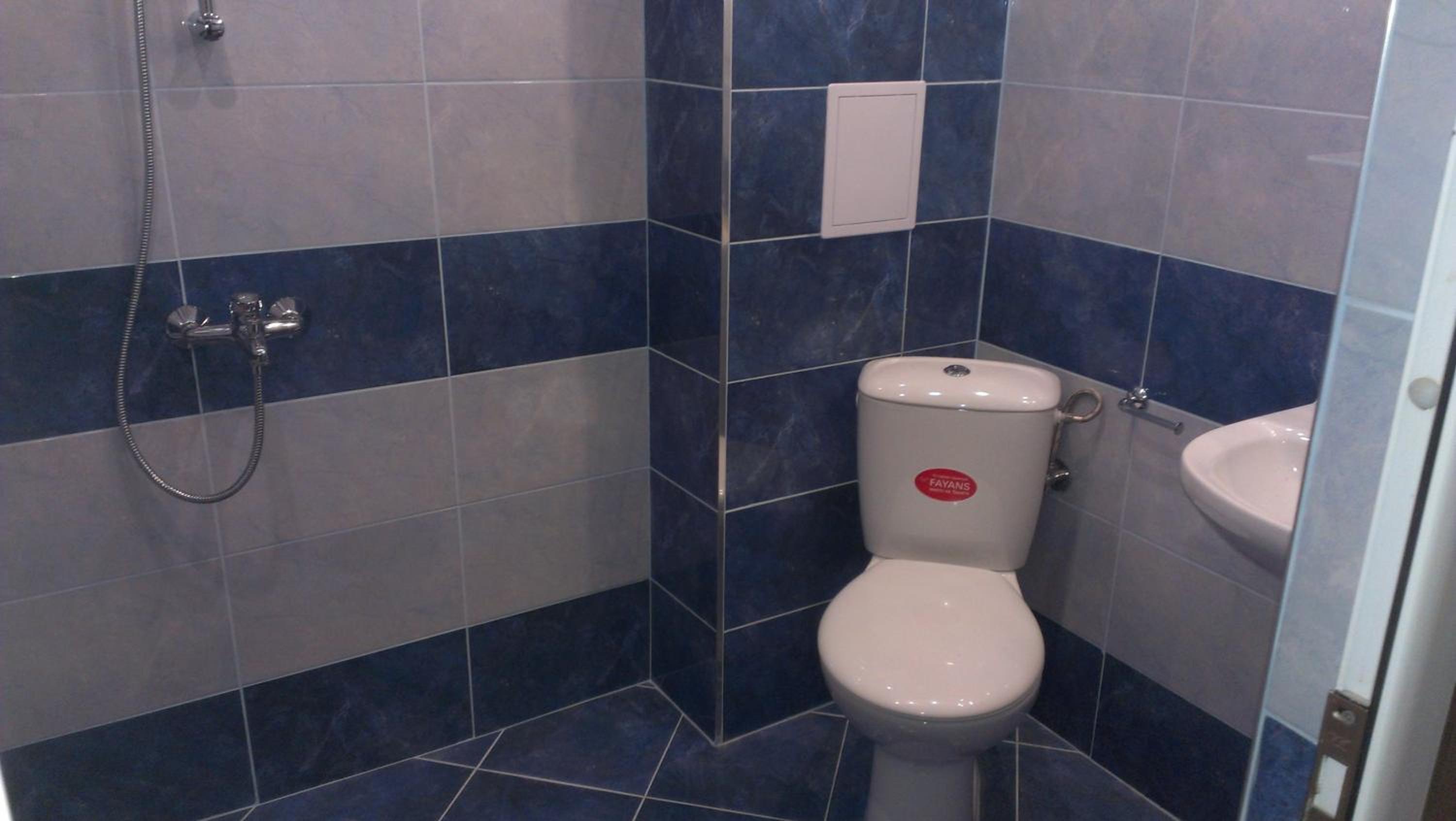 Double or Twin Room - Photo 9