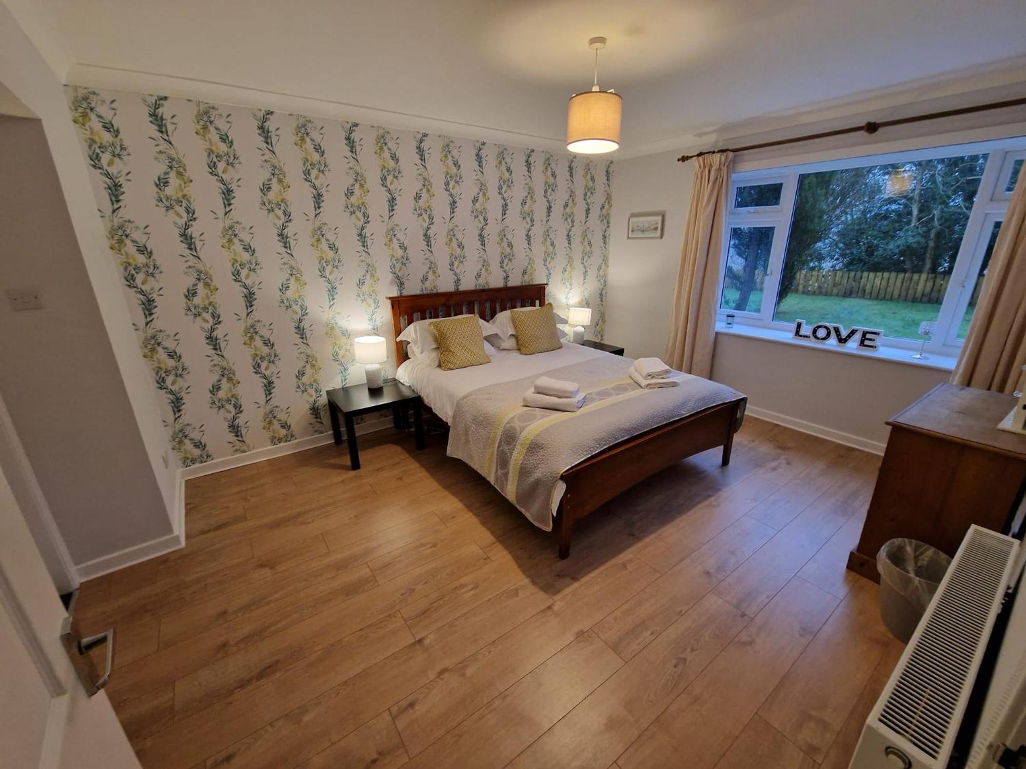 Four-Bedroom House photo 2
