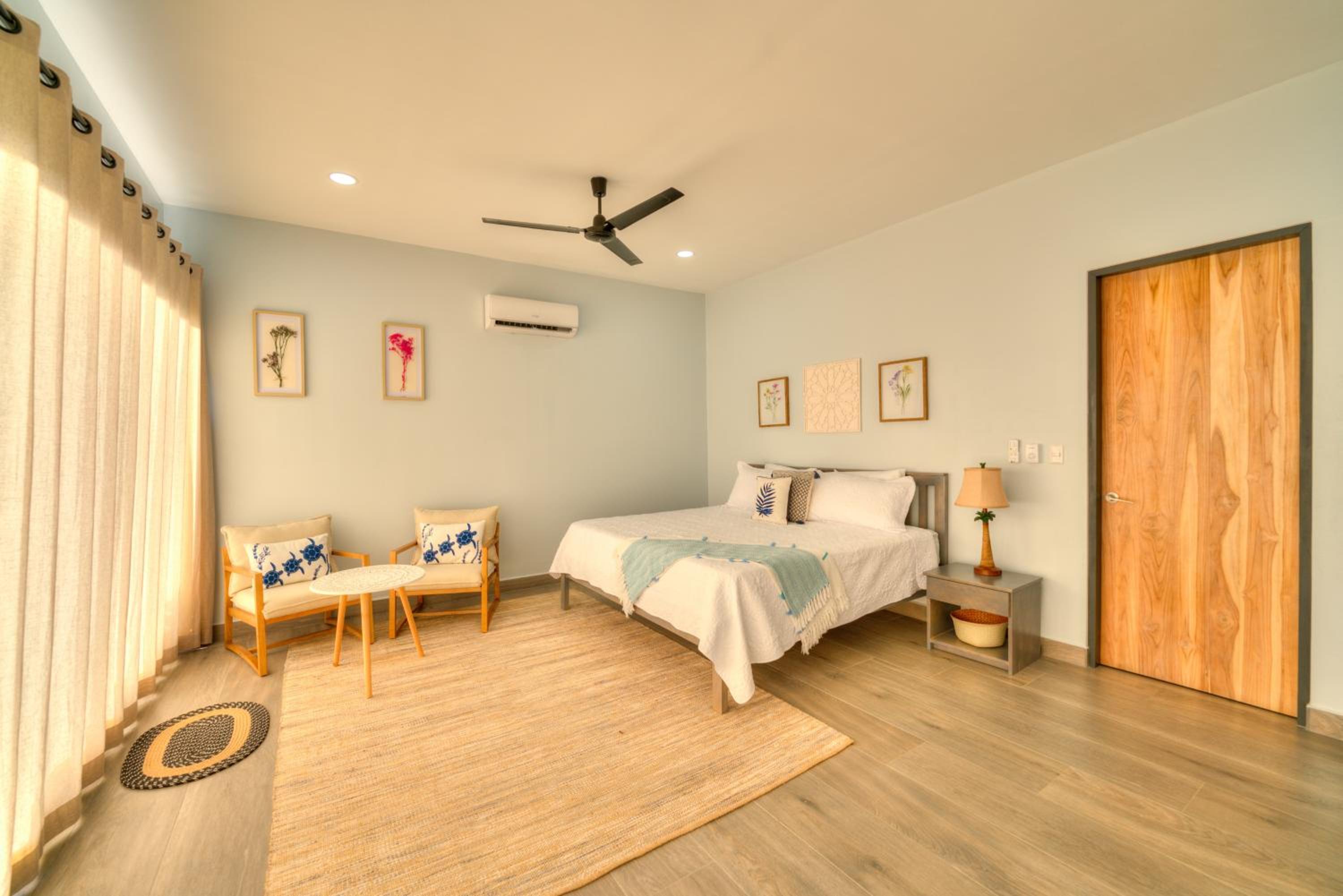 Four-Bedroom House photo 3