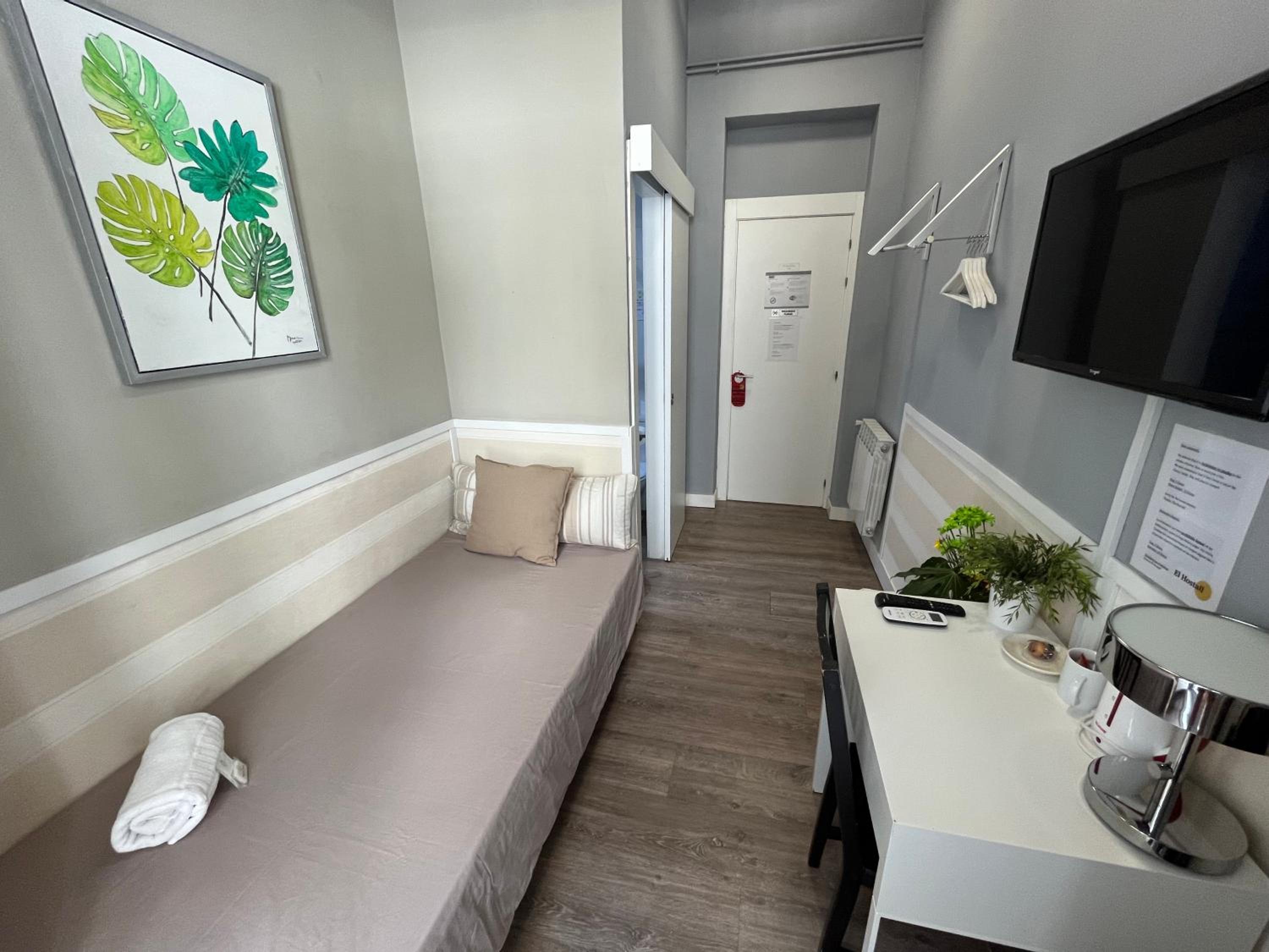 Single Room with Balcony photo 2
