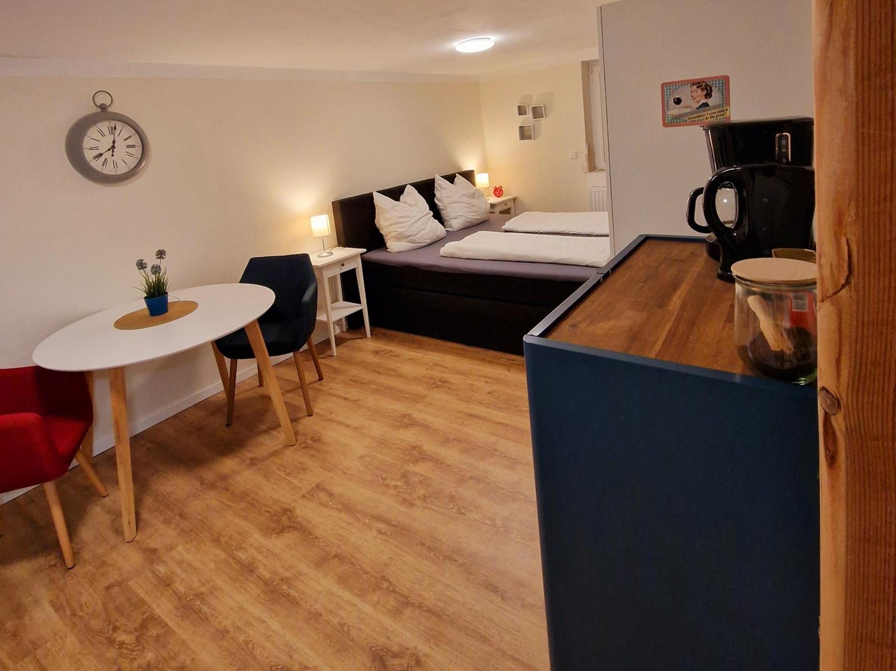 One-Bedroom Apartment photo 1