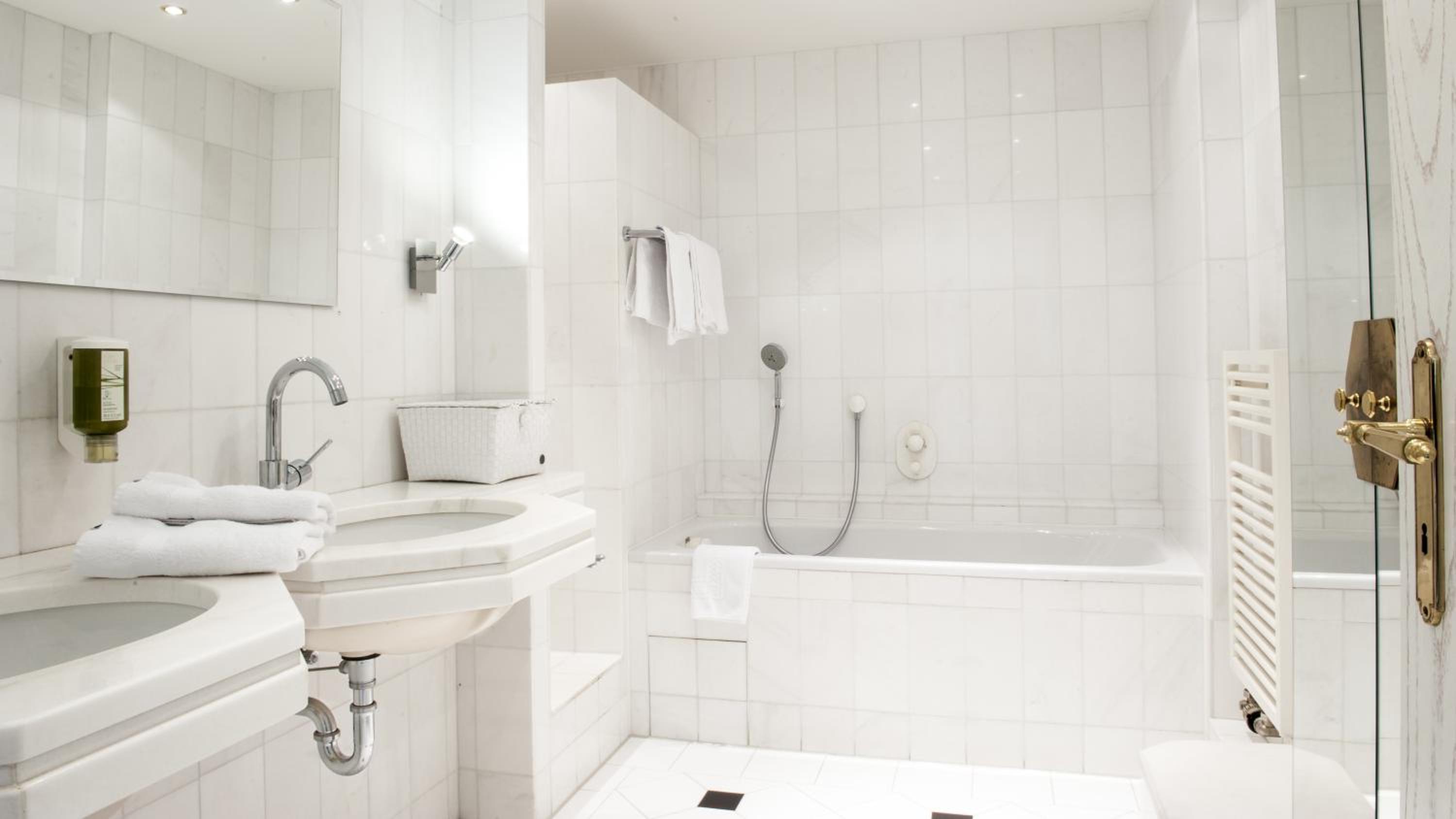 Suite - Photo 3