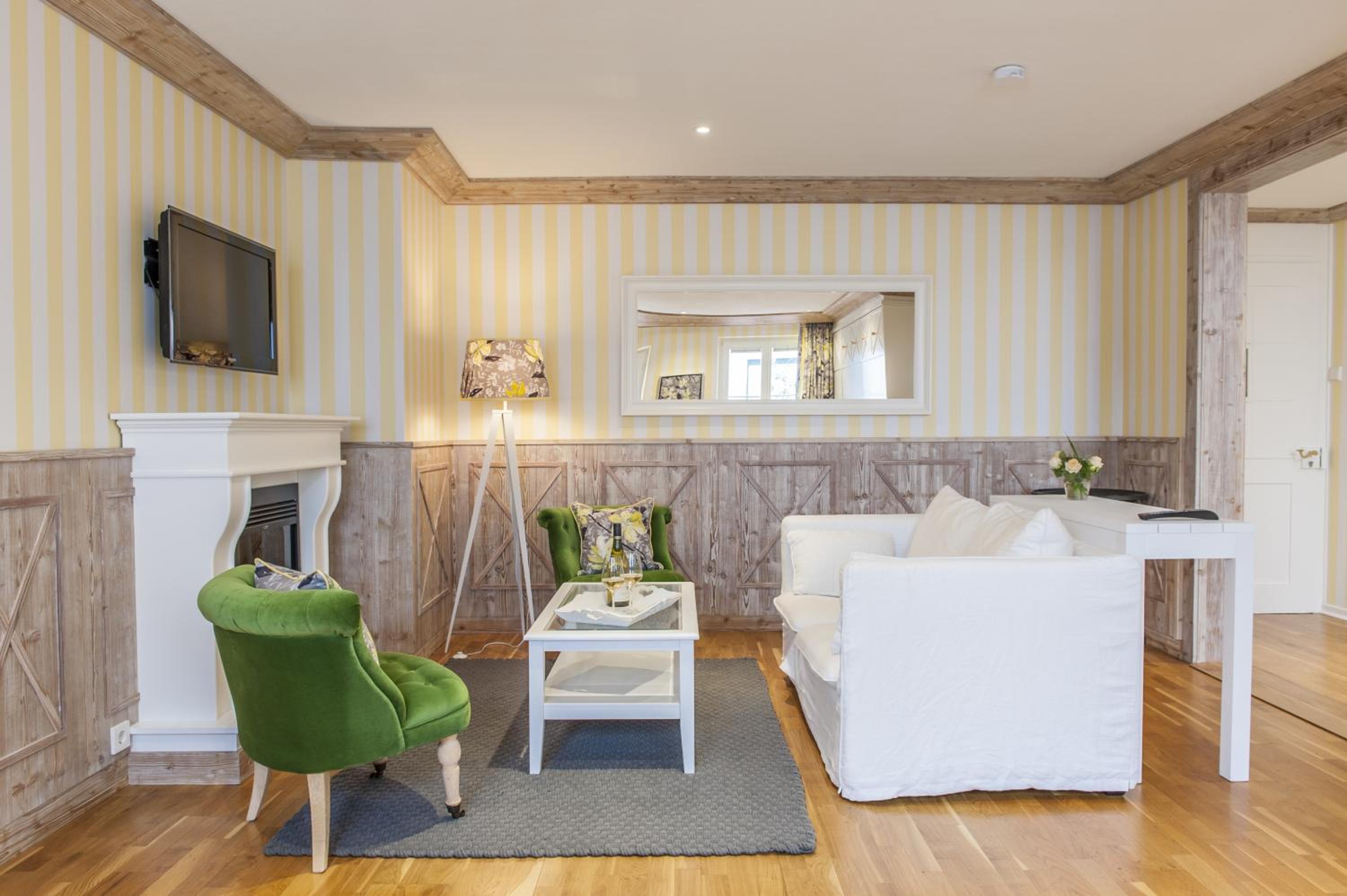 Suite - Photo 6