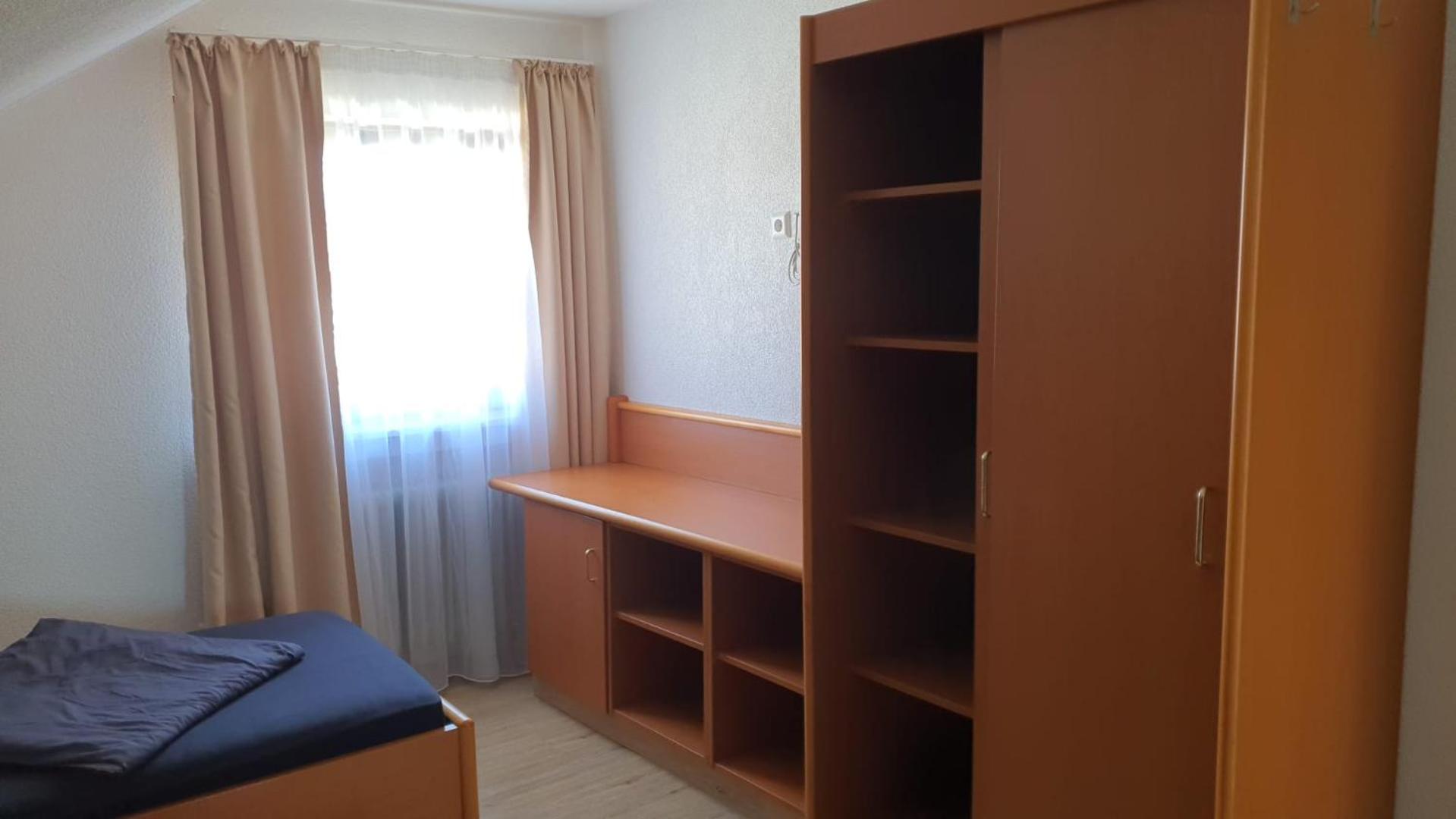 Standard Twin Room with Shared Bathroom photo 2