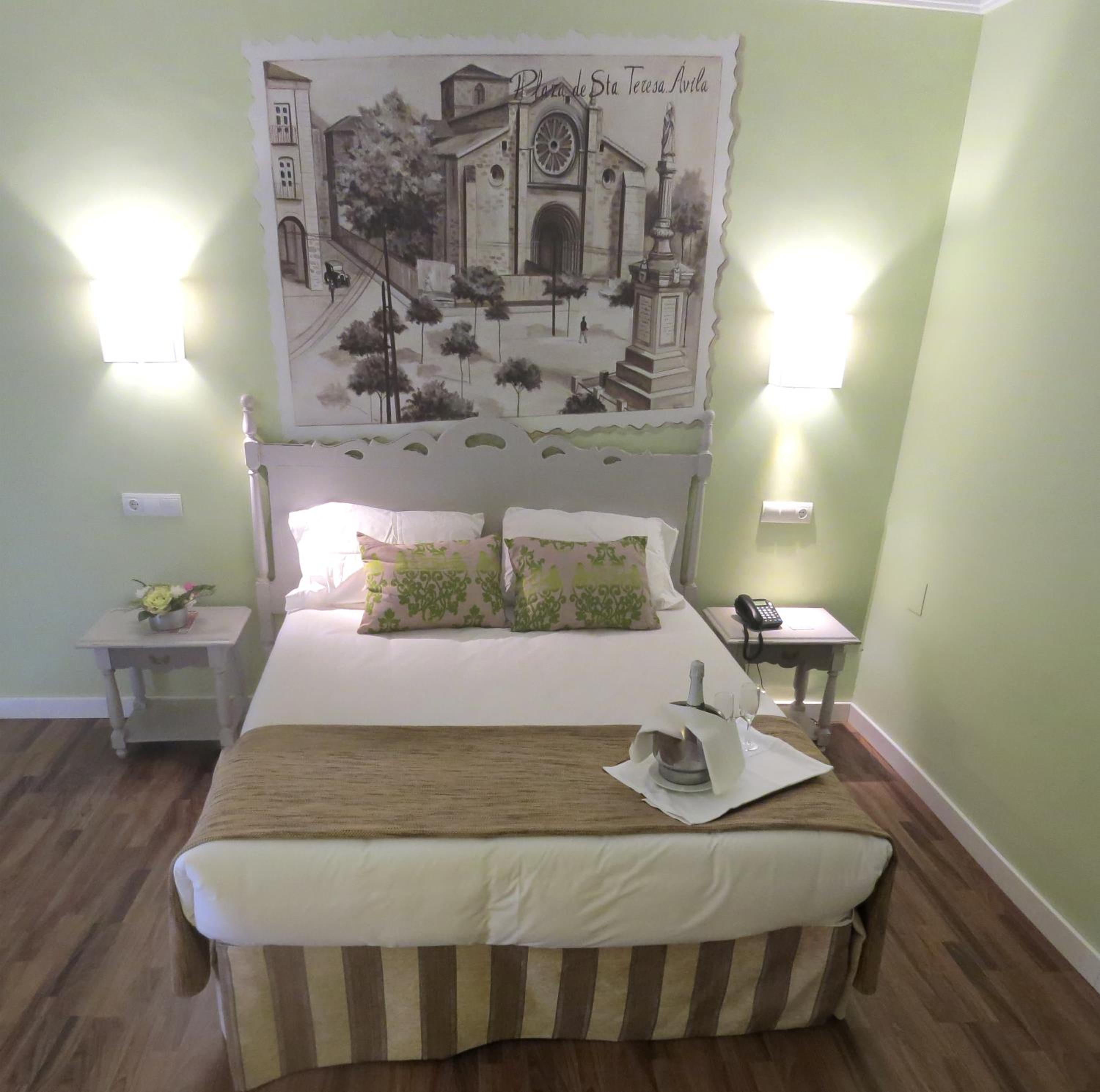 Suite - Photo 1