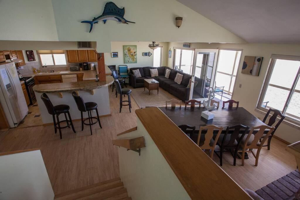Five-Bedroom House photo 1