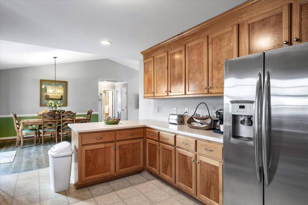 Three-Bedroom House photo 3