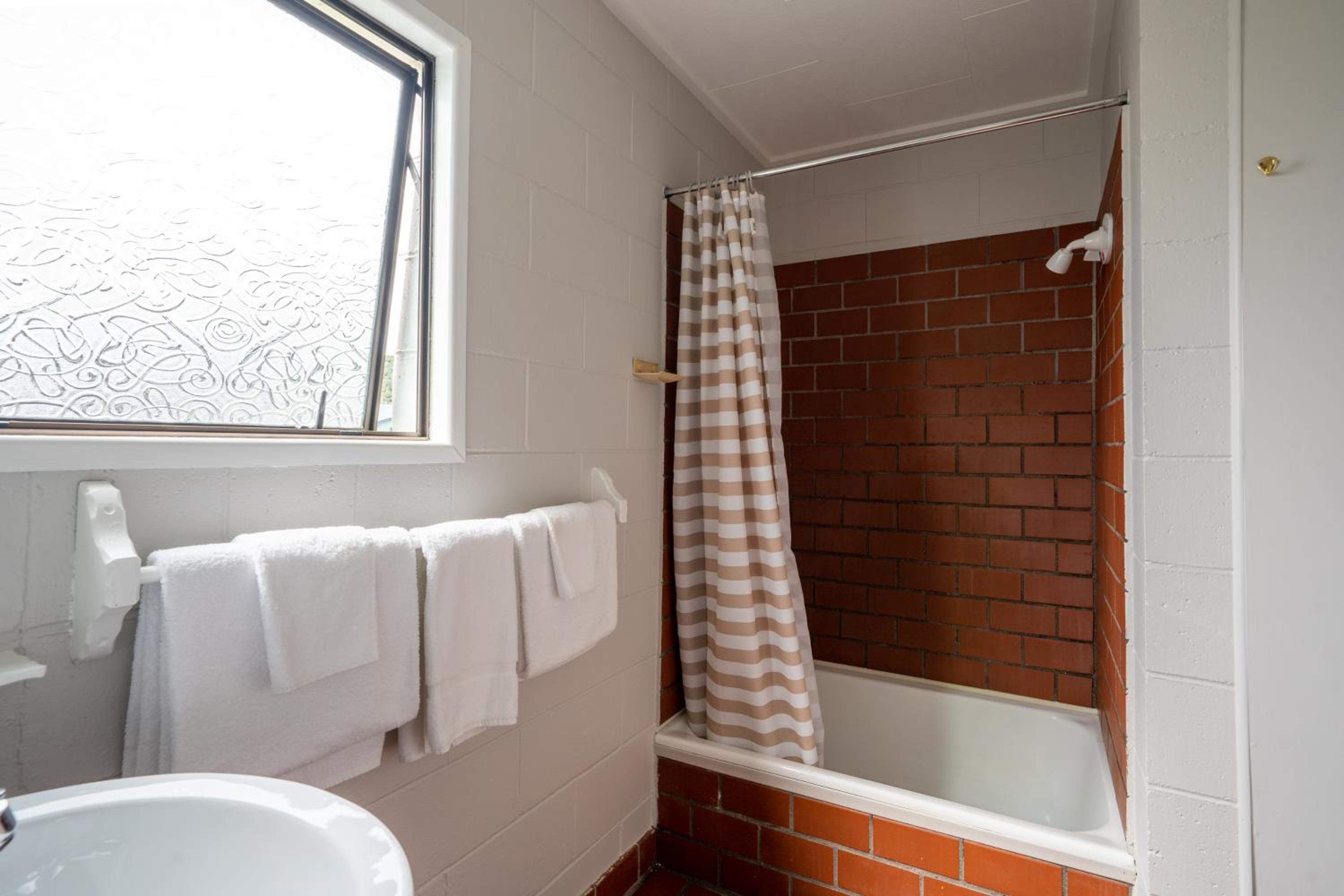 Double or Twin Room - Photo 4