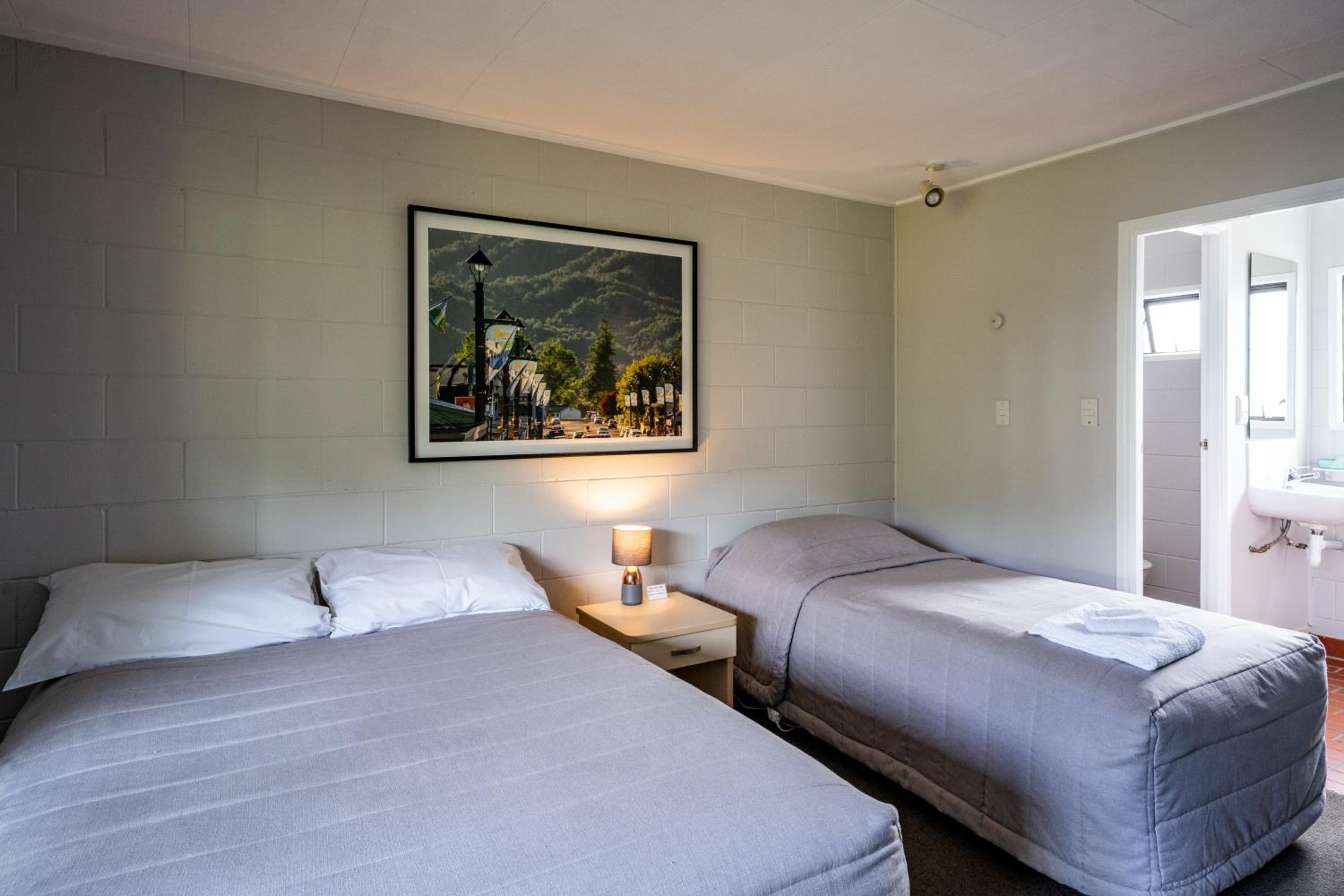 Double or Twin Room - Photo 6