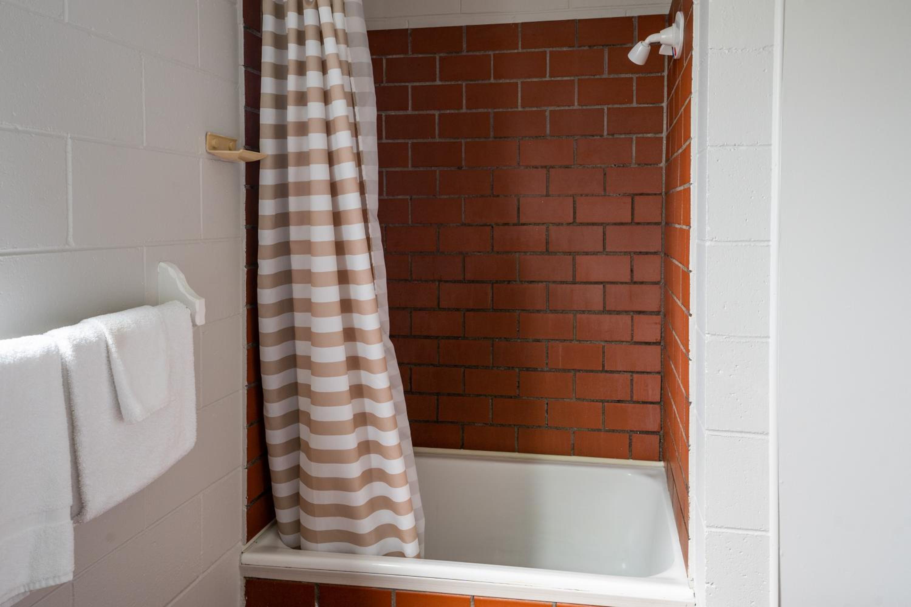 Double or Twin Room - Photo 7