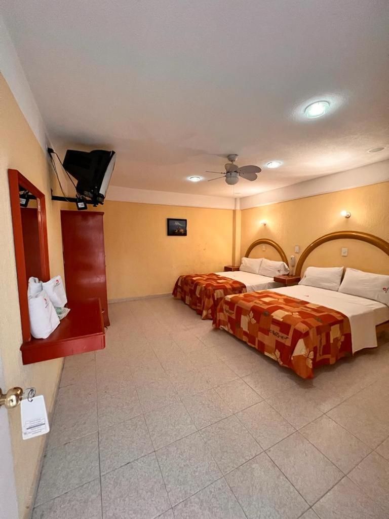Double Room with Two Double Beds photo 2