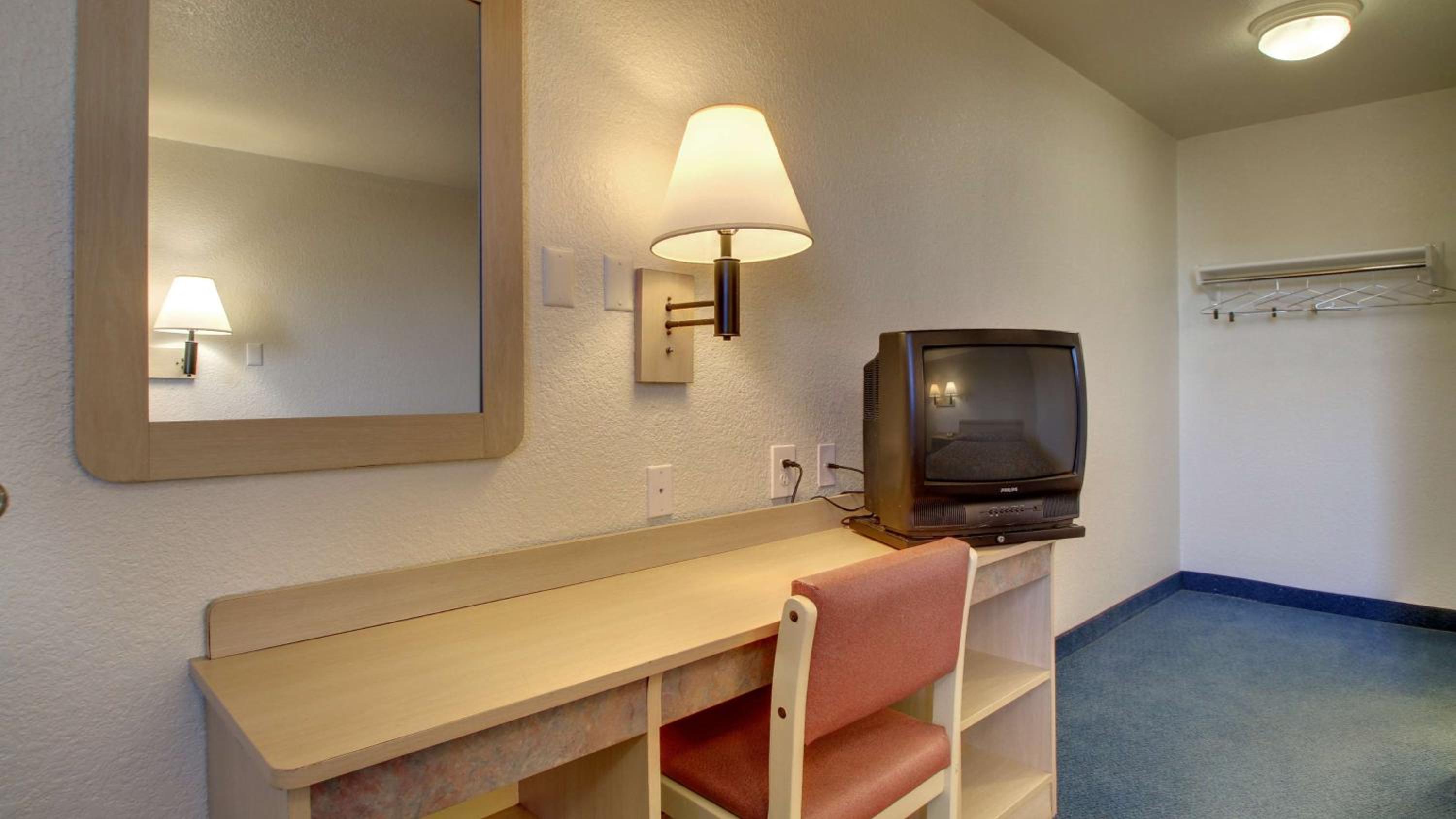 Queen Room - Disability Access - Non-Smoking photo 2