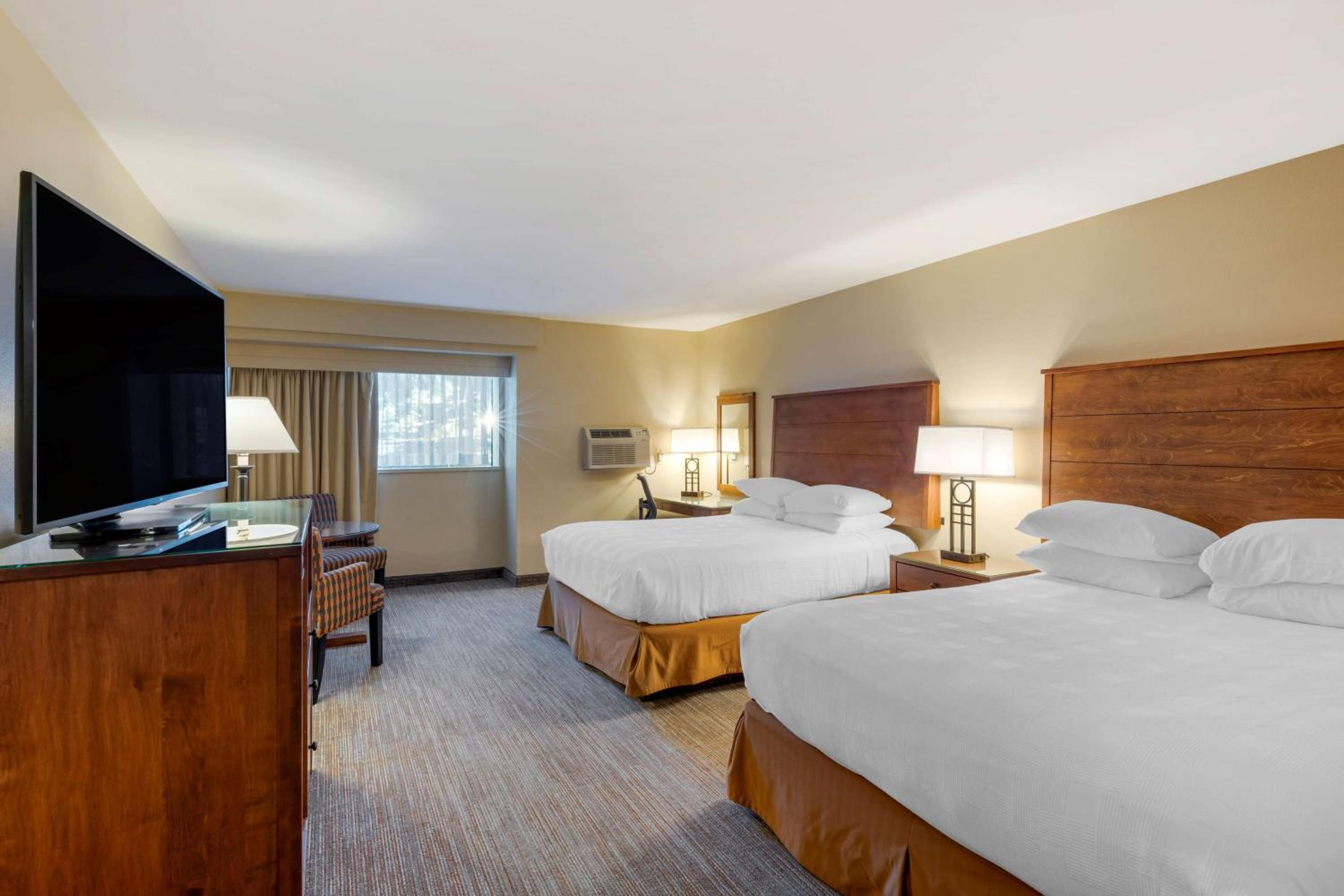 Queen Room with Two Queen Beds - Below Ground Level/Non-Smoking