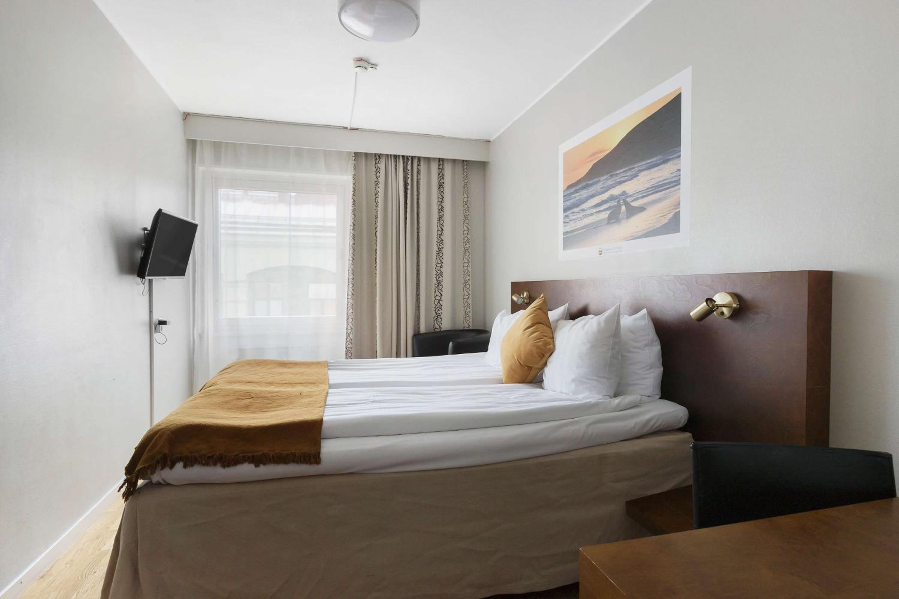 Standard Twin Room - Photo 1