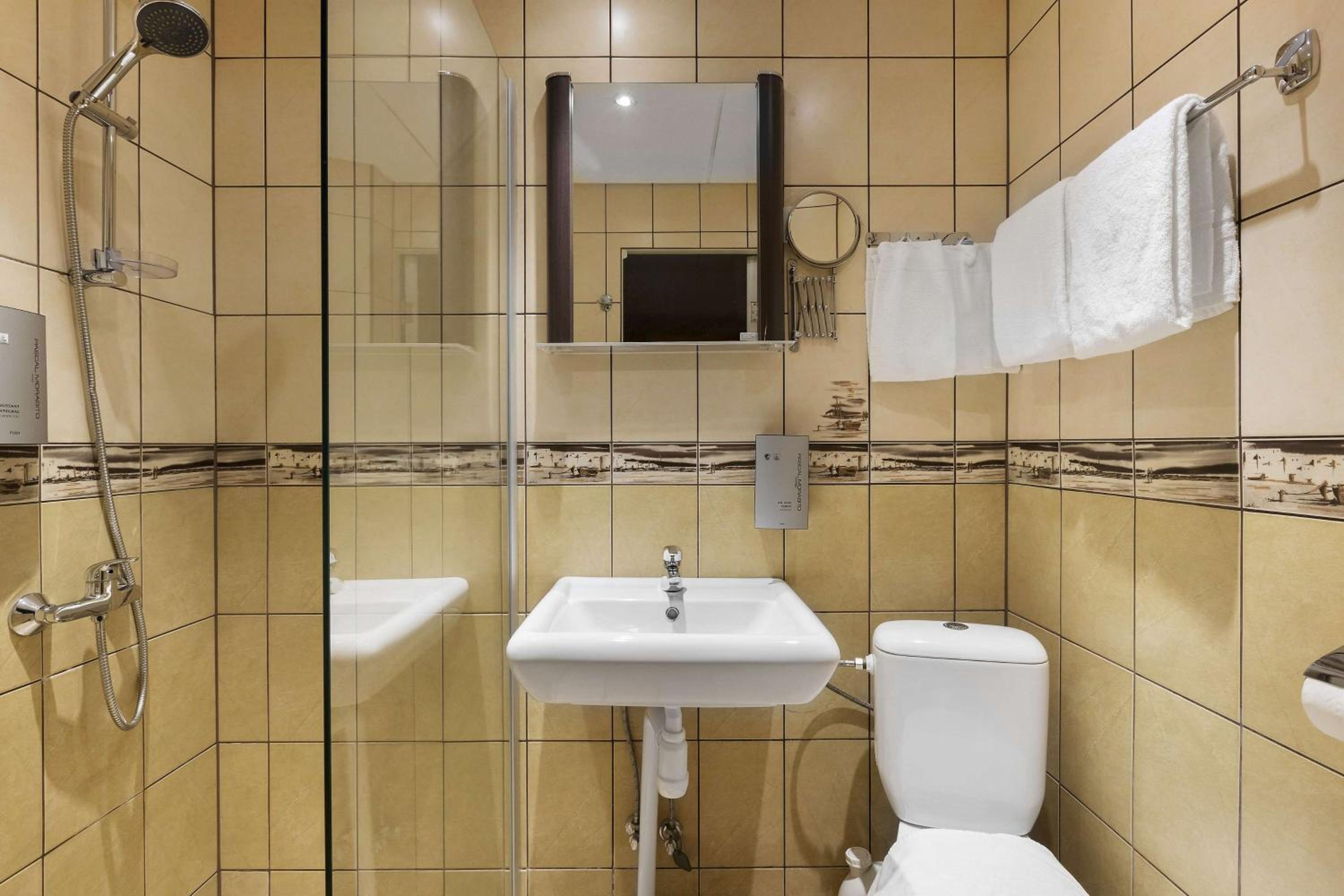 Double Room - Photo 8