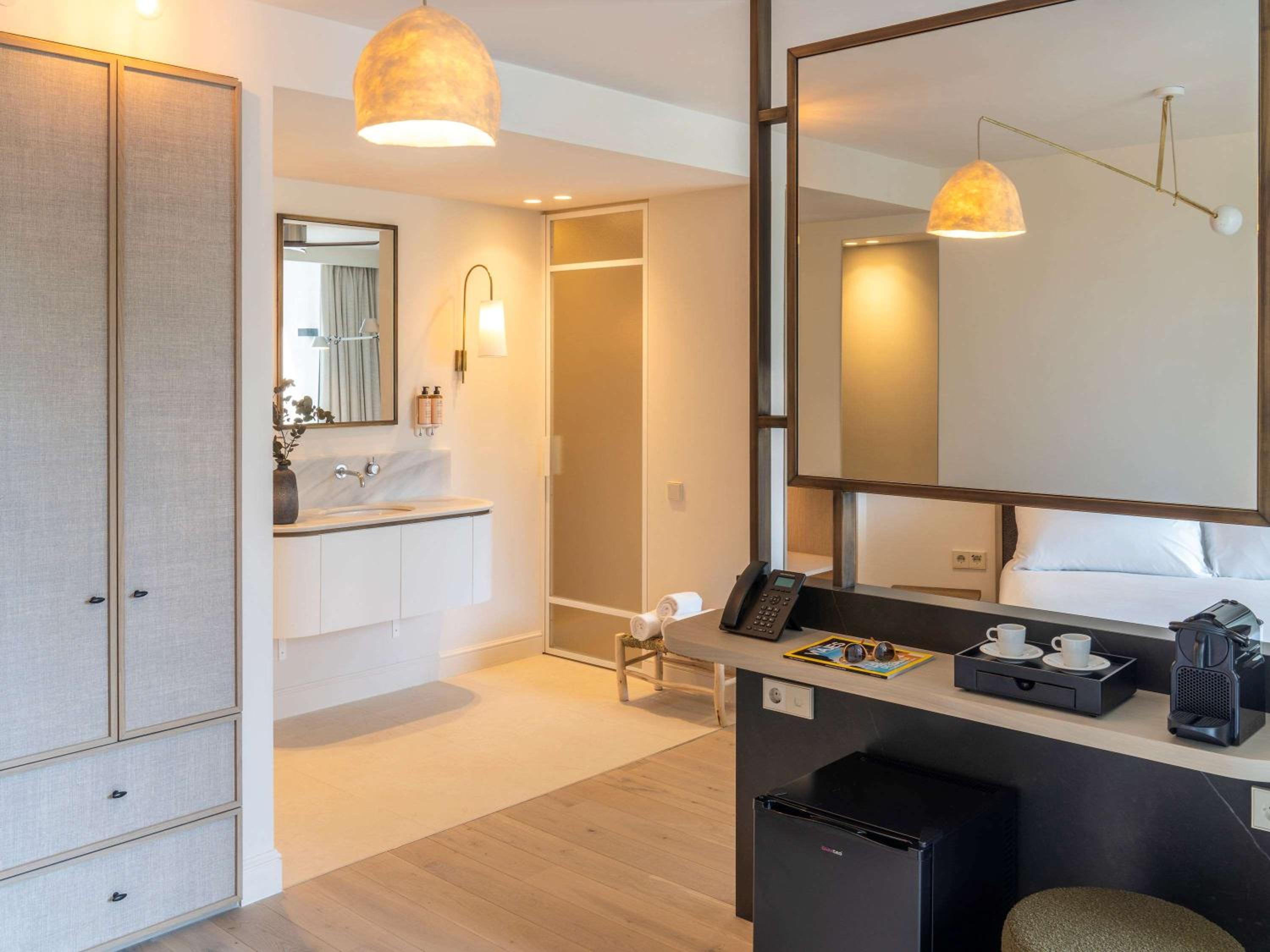 Deluxe Double Room with Terrace - Photo 12