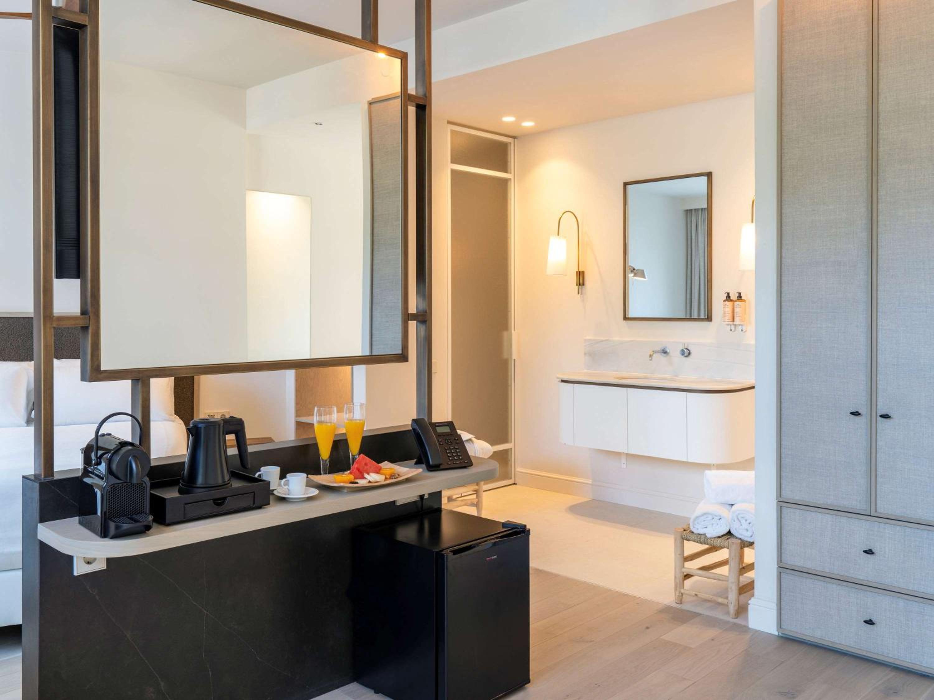 Deluxe Double Room with Terrace - Photo 11