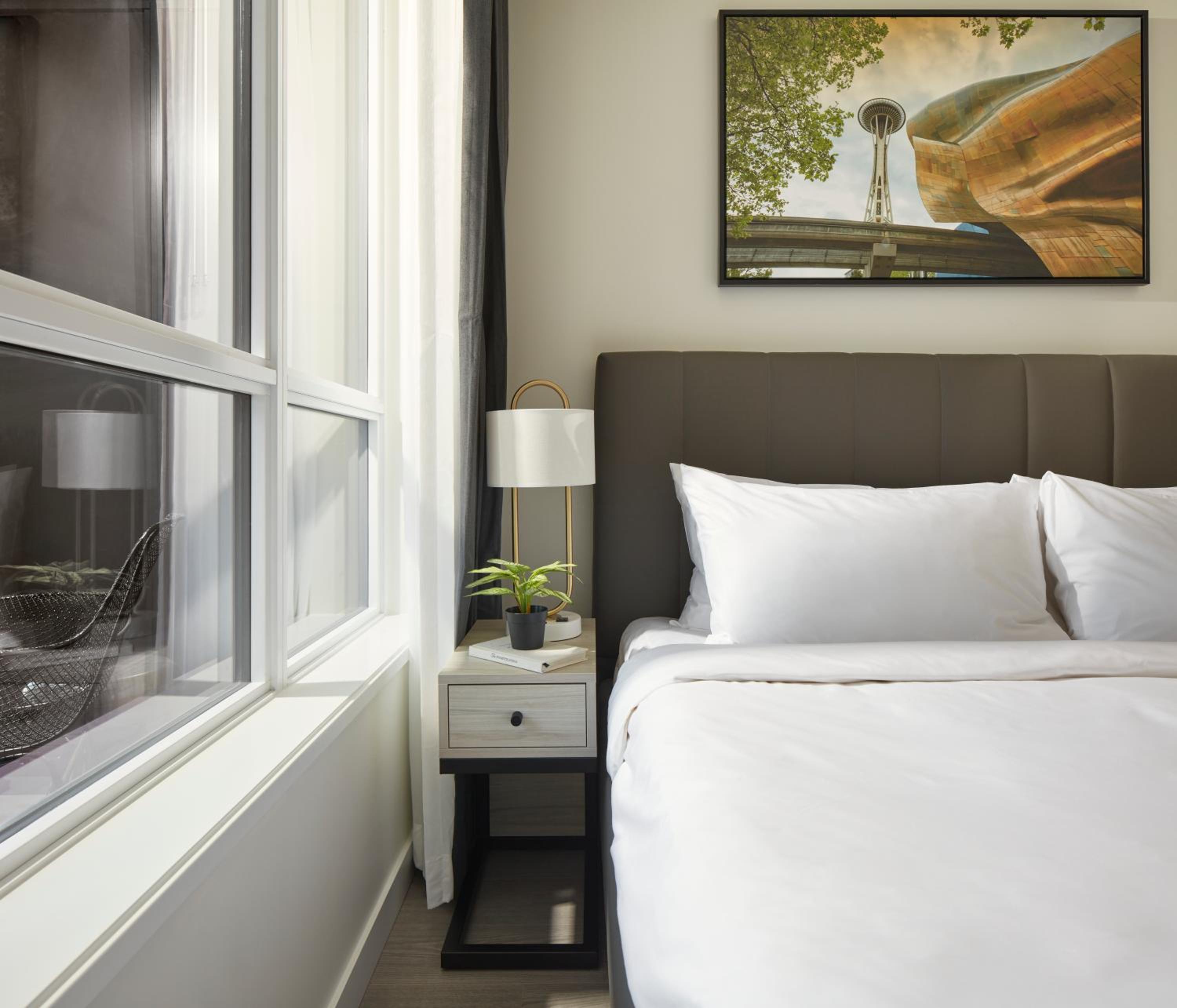 Executive Two Bedroom Suite & Office thumbnail 6