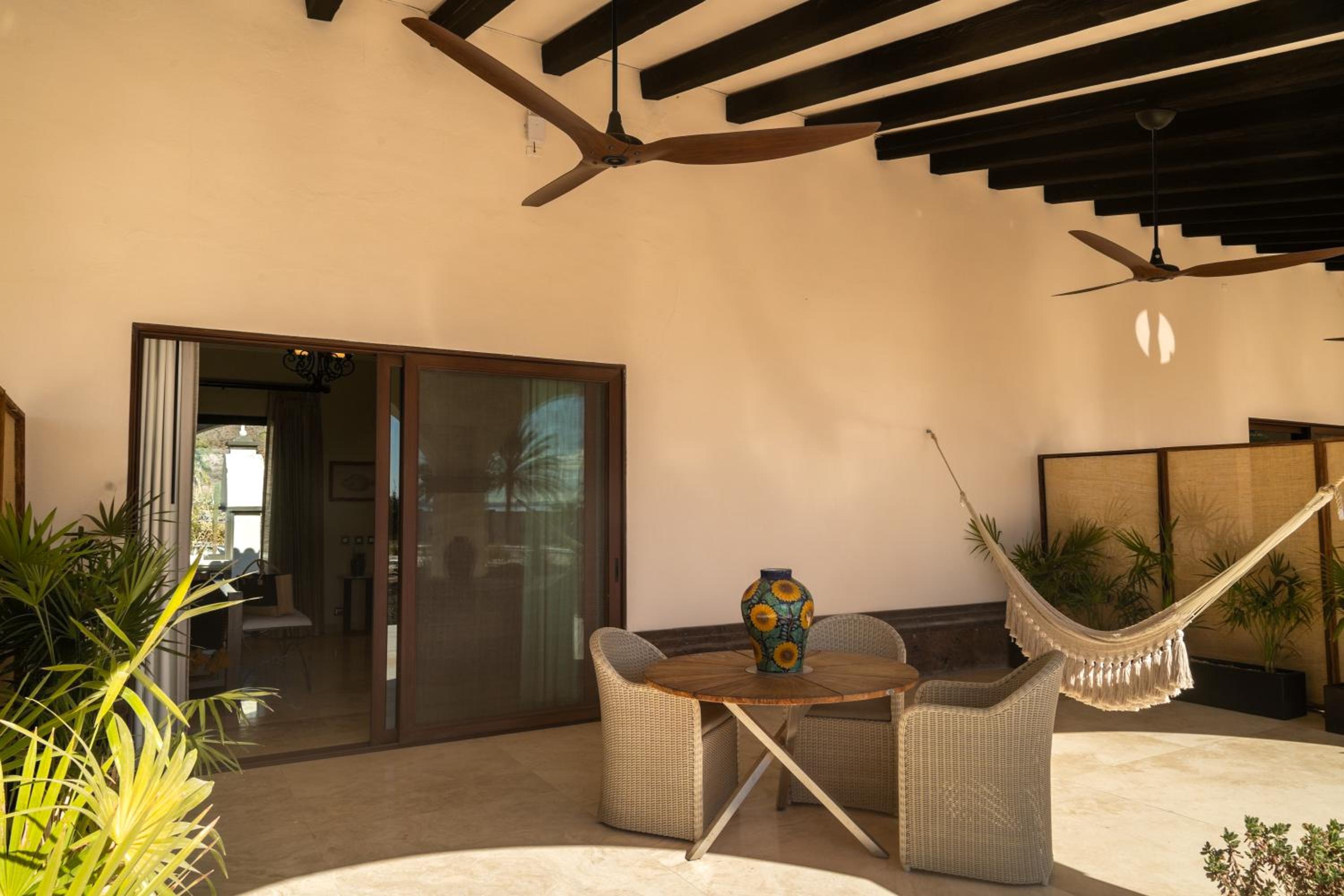Deluxe Garden Suite King - Photo 6