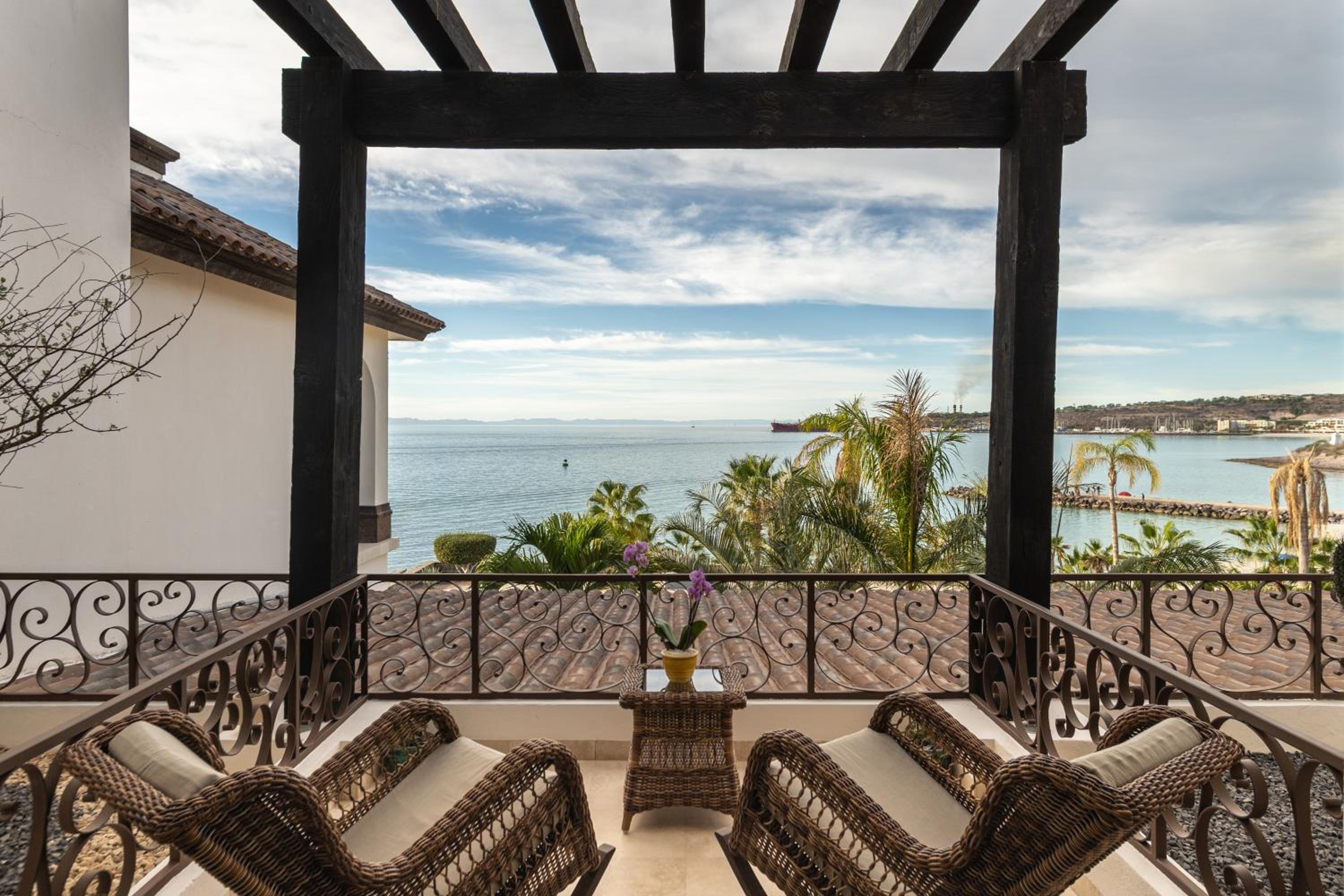 Deluxe Ocean View Suite King - Photo 7