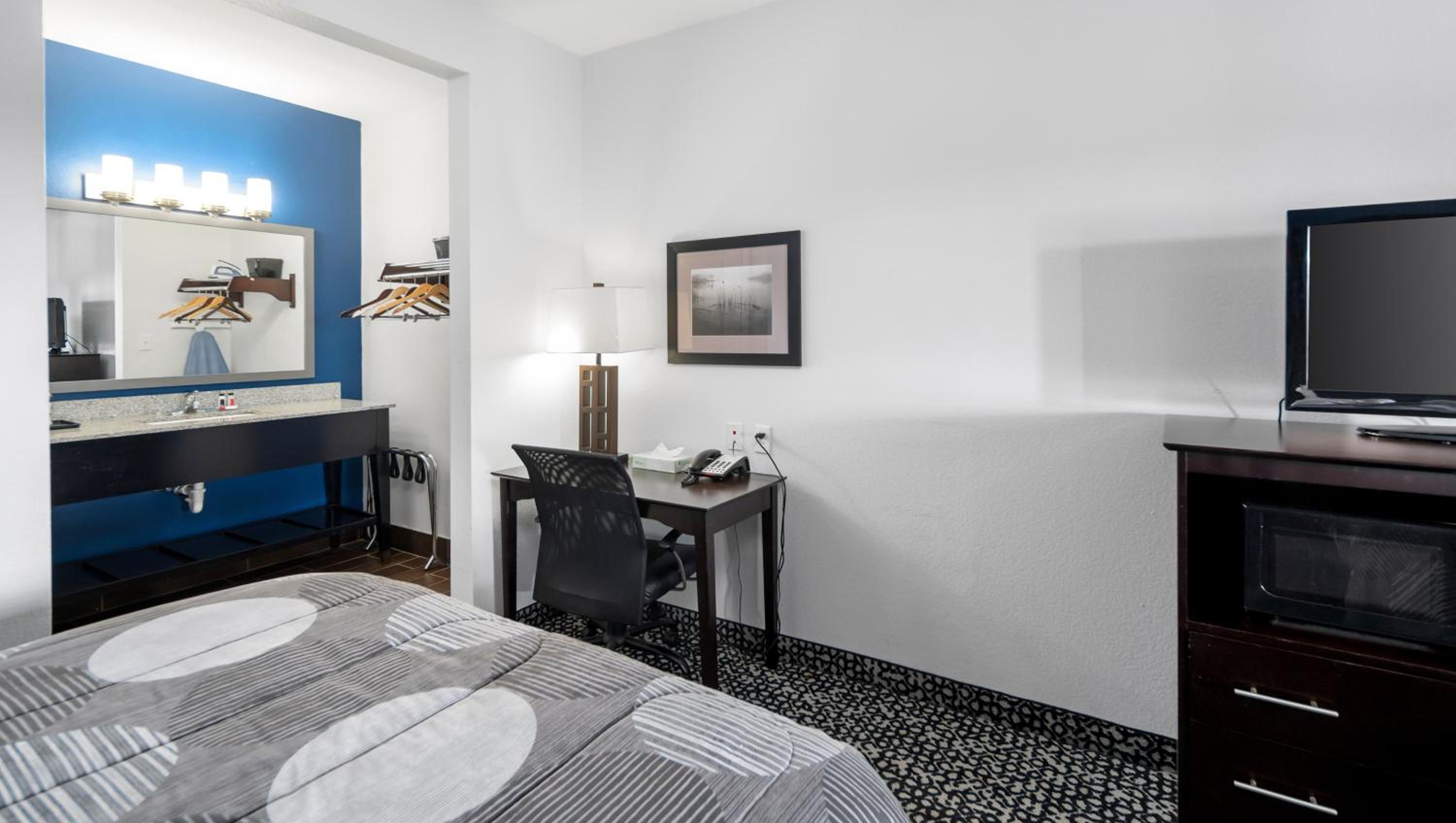 King Room with Kitchenette Accessible-Non Smoking photo 2