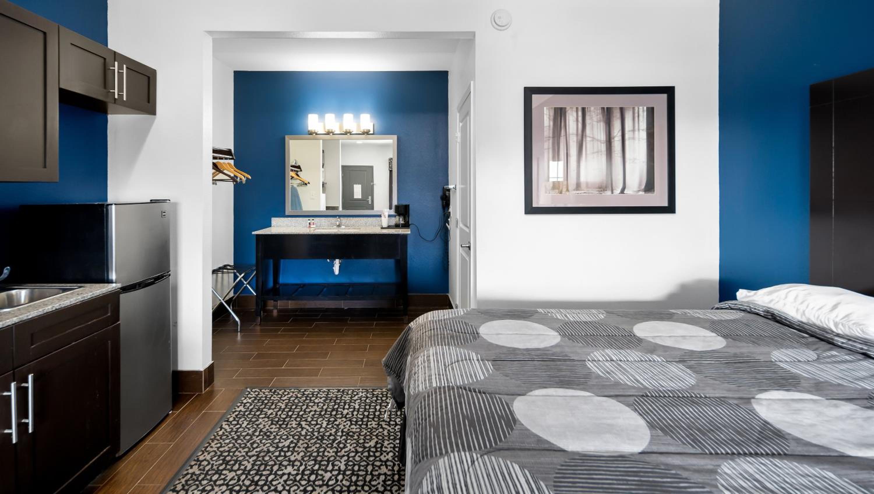 King Room with Kitchenette Accessible-Non Smoking photo 1