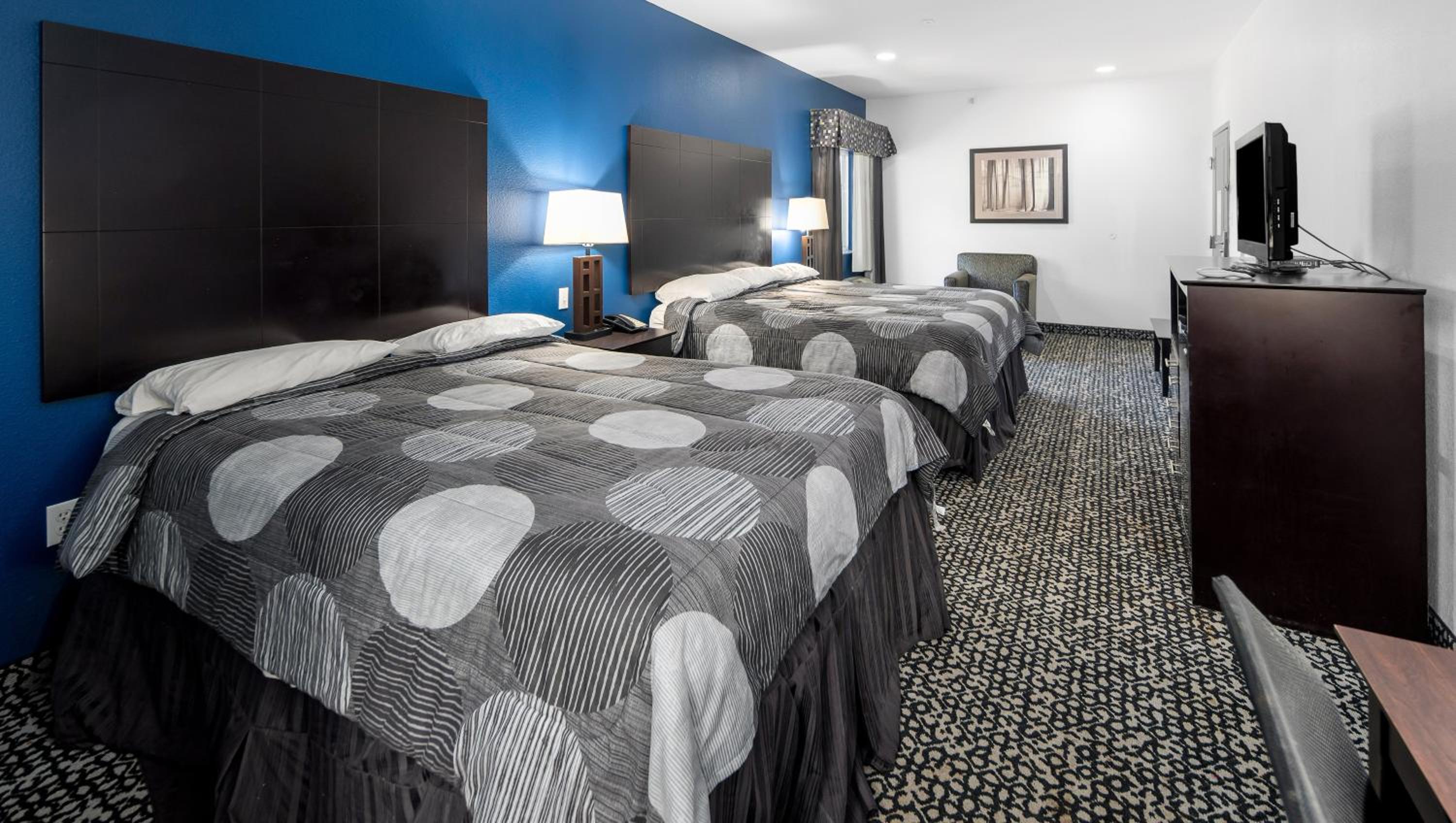 Queen Room with Two Queen Beds photo 1