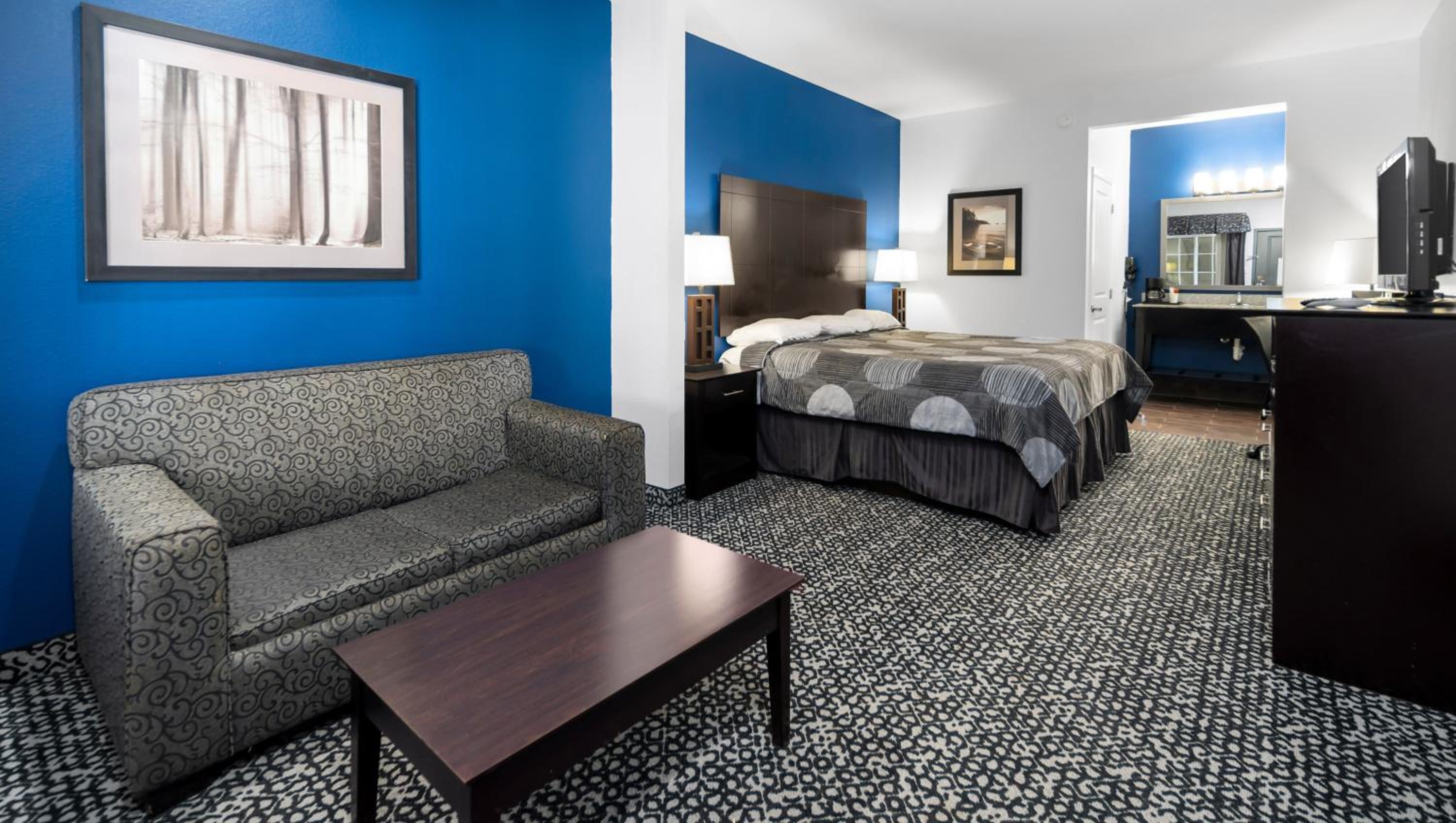 Standard Queen Room with Two Queen Beds photo 1