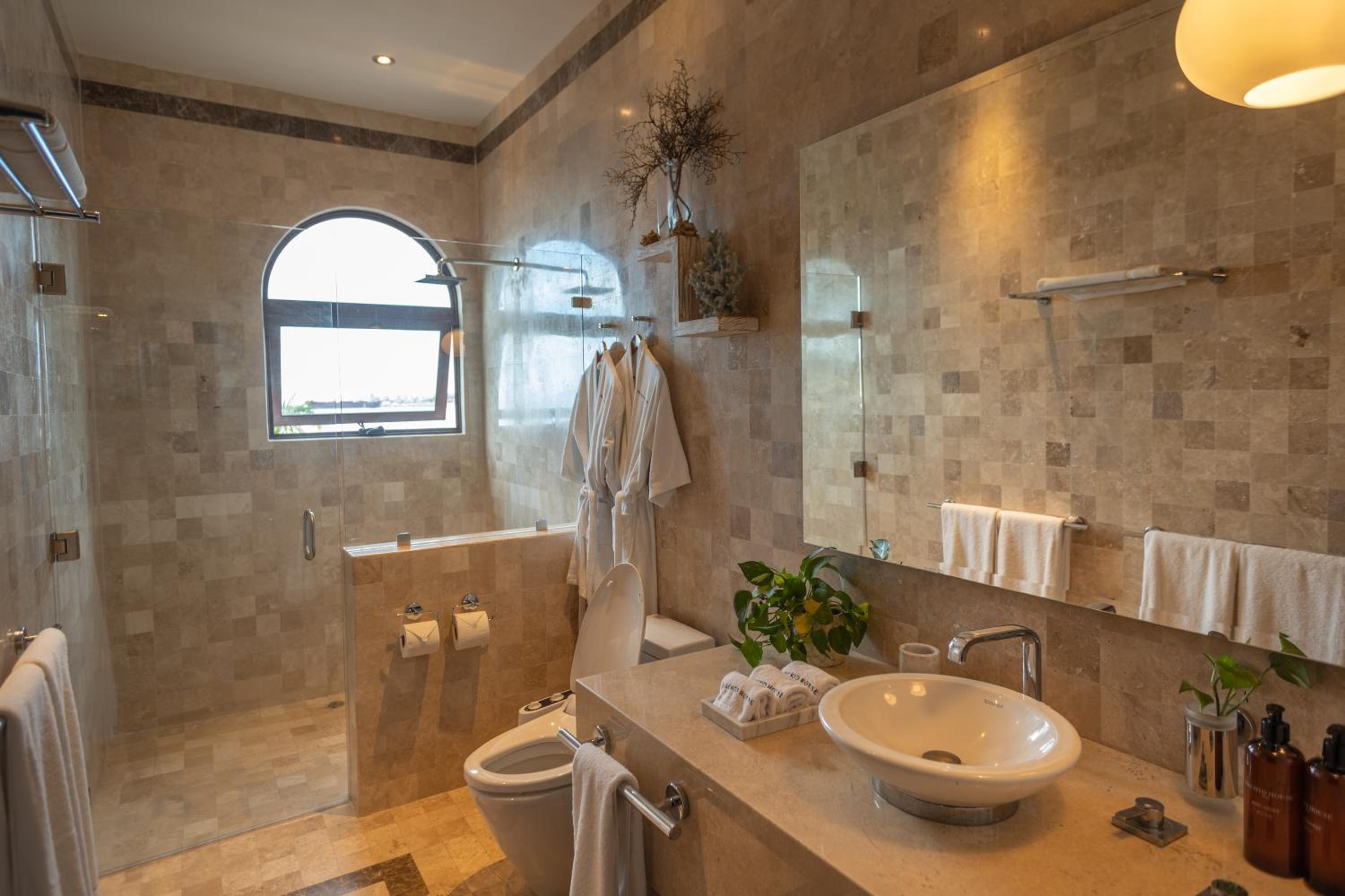 Deluxe Ocean View Suite King - Photo 5