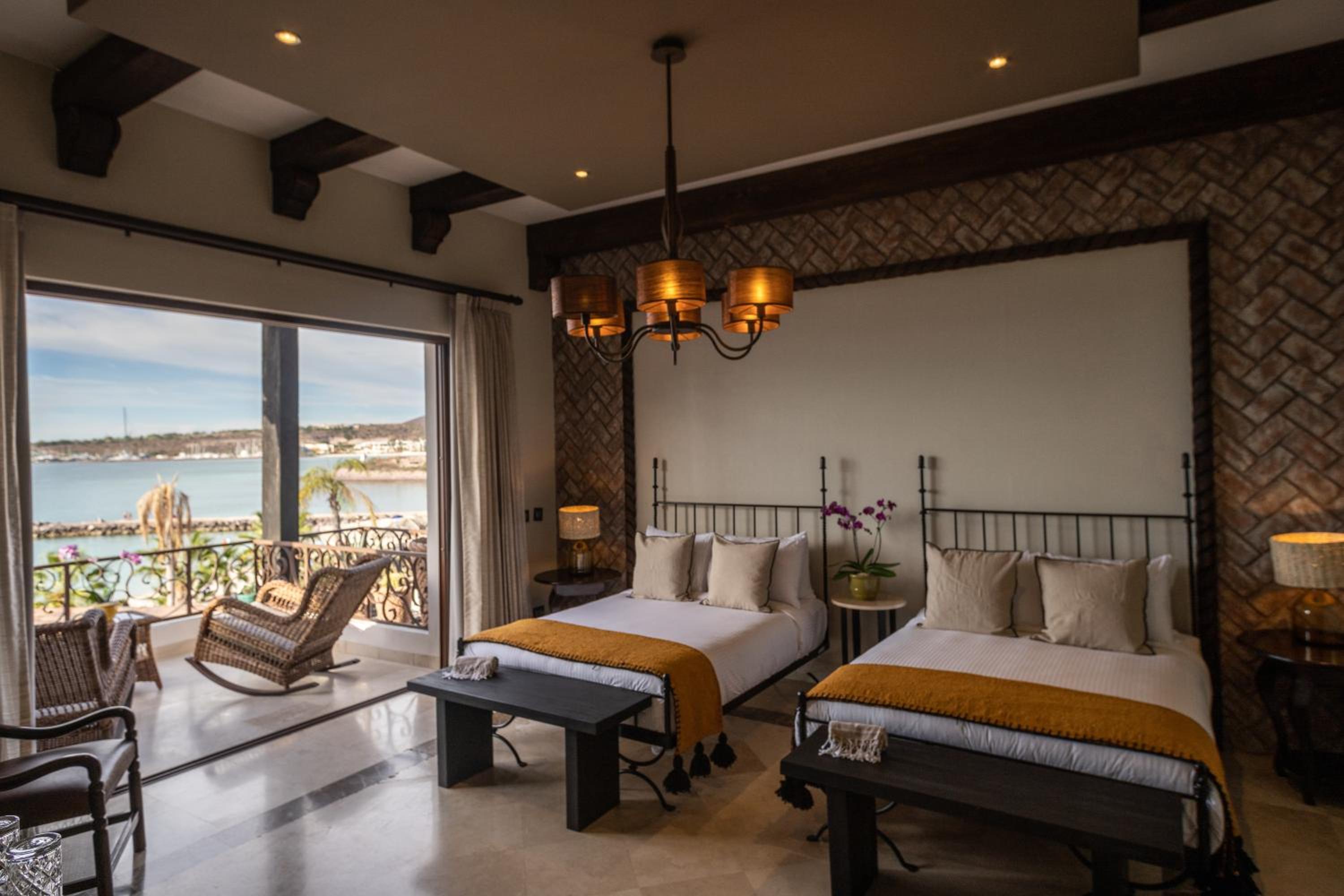Deluxe Ocean View Suite Double photo 2