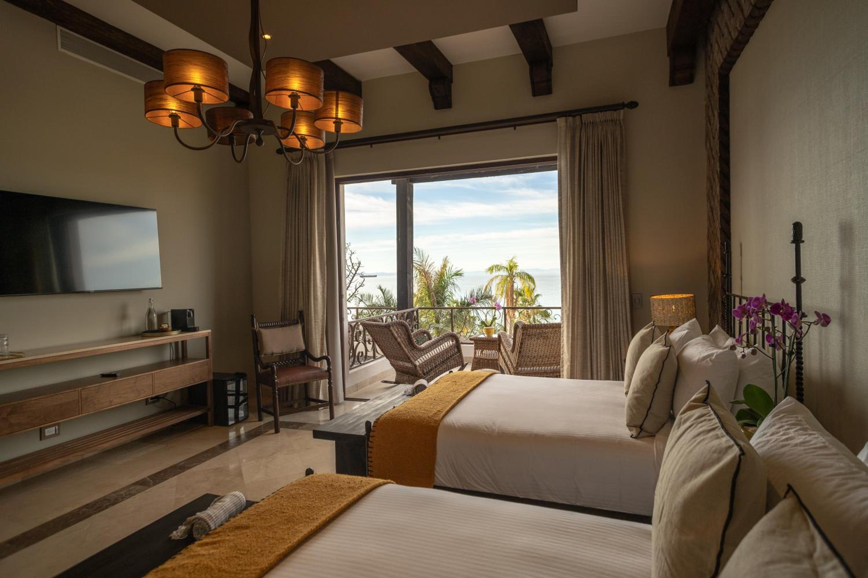 Deluxe Ocean View Suite Double photo 3