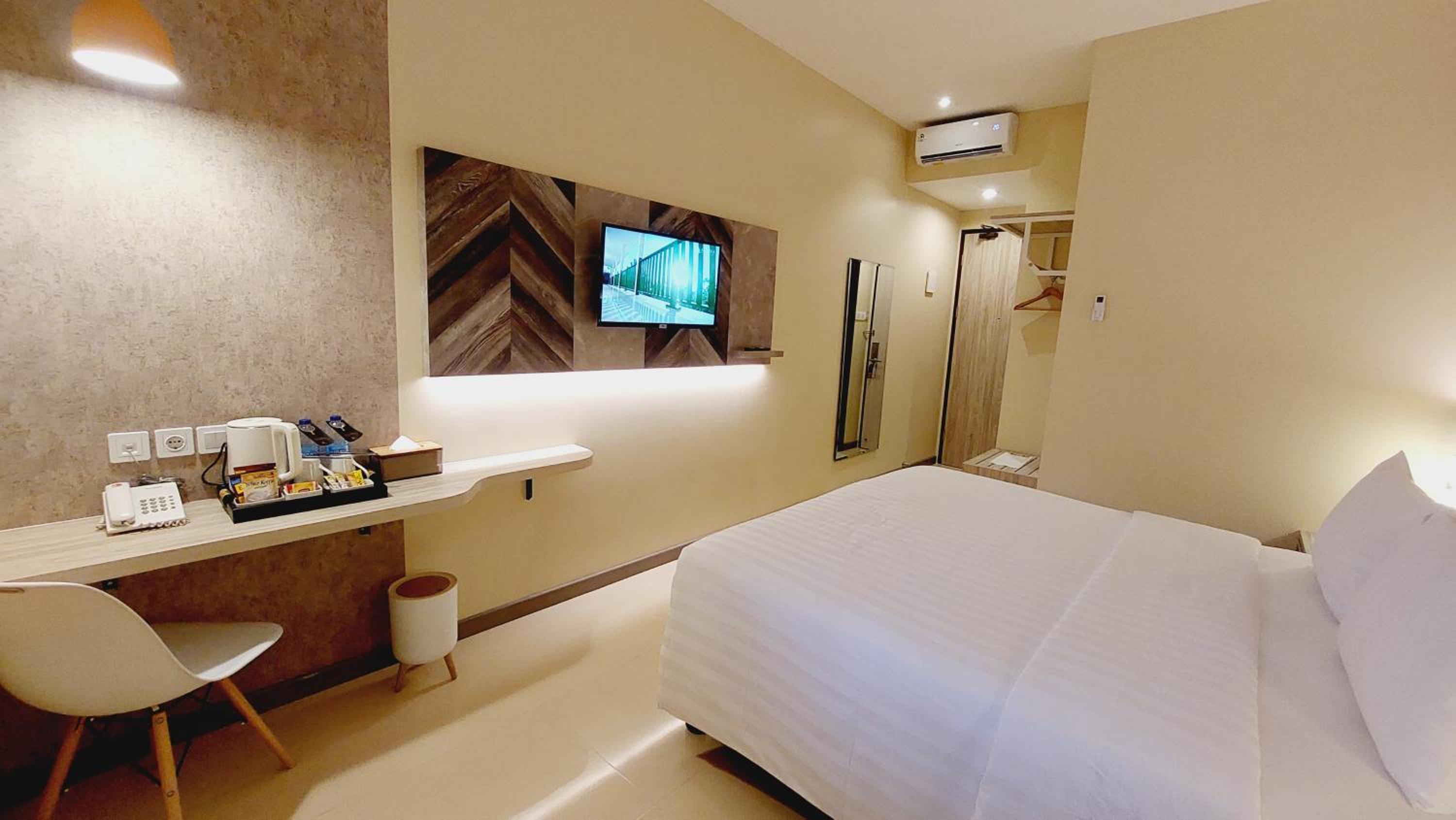 Deluxe King Room - Photo 6