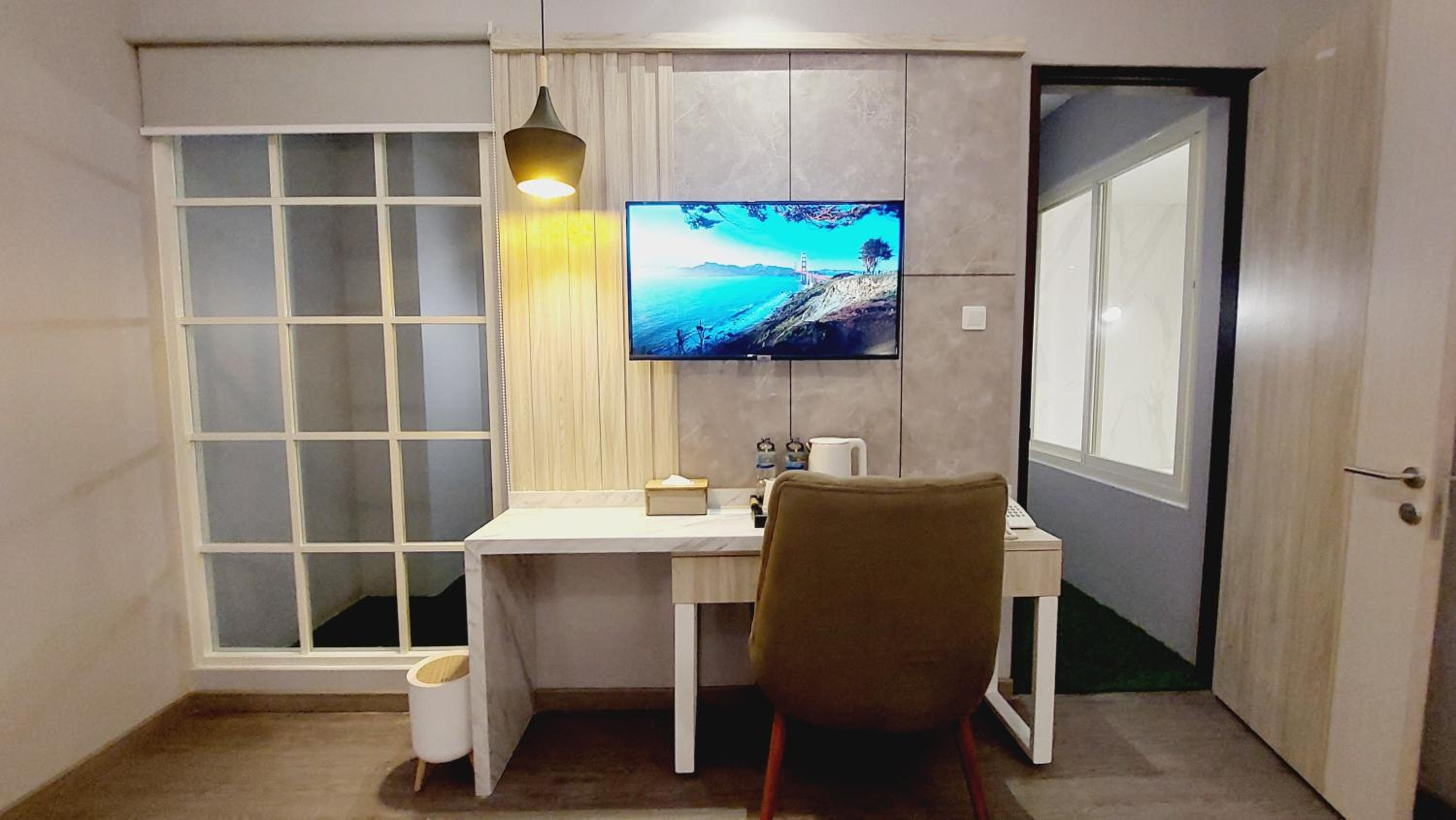 Executive Suite - Photo 3